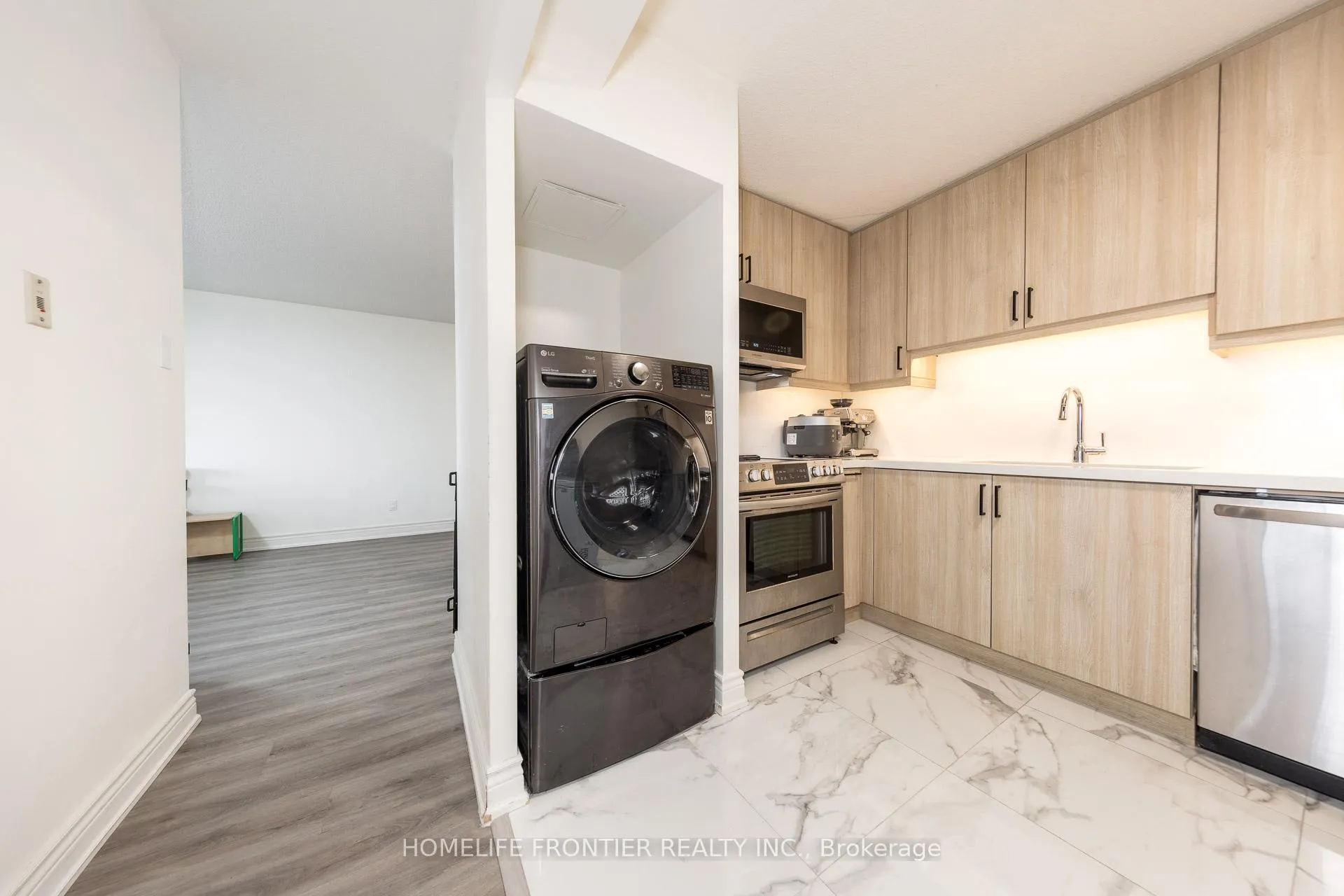 Photo 5 of Unit 608, 10 Tangreen Court, North York, Newtonbrook West — HOMEH