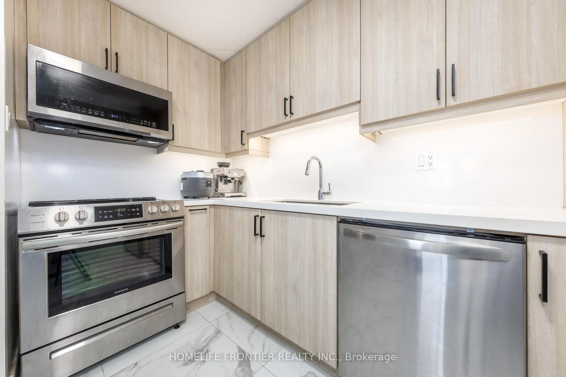 Photo 6 of Unit 608, 10 Tangreen Court, North York, Newtonbrook West — HOMEH