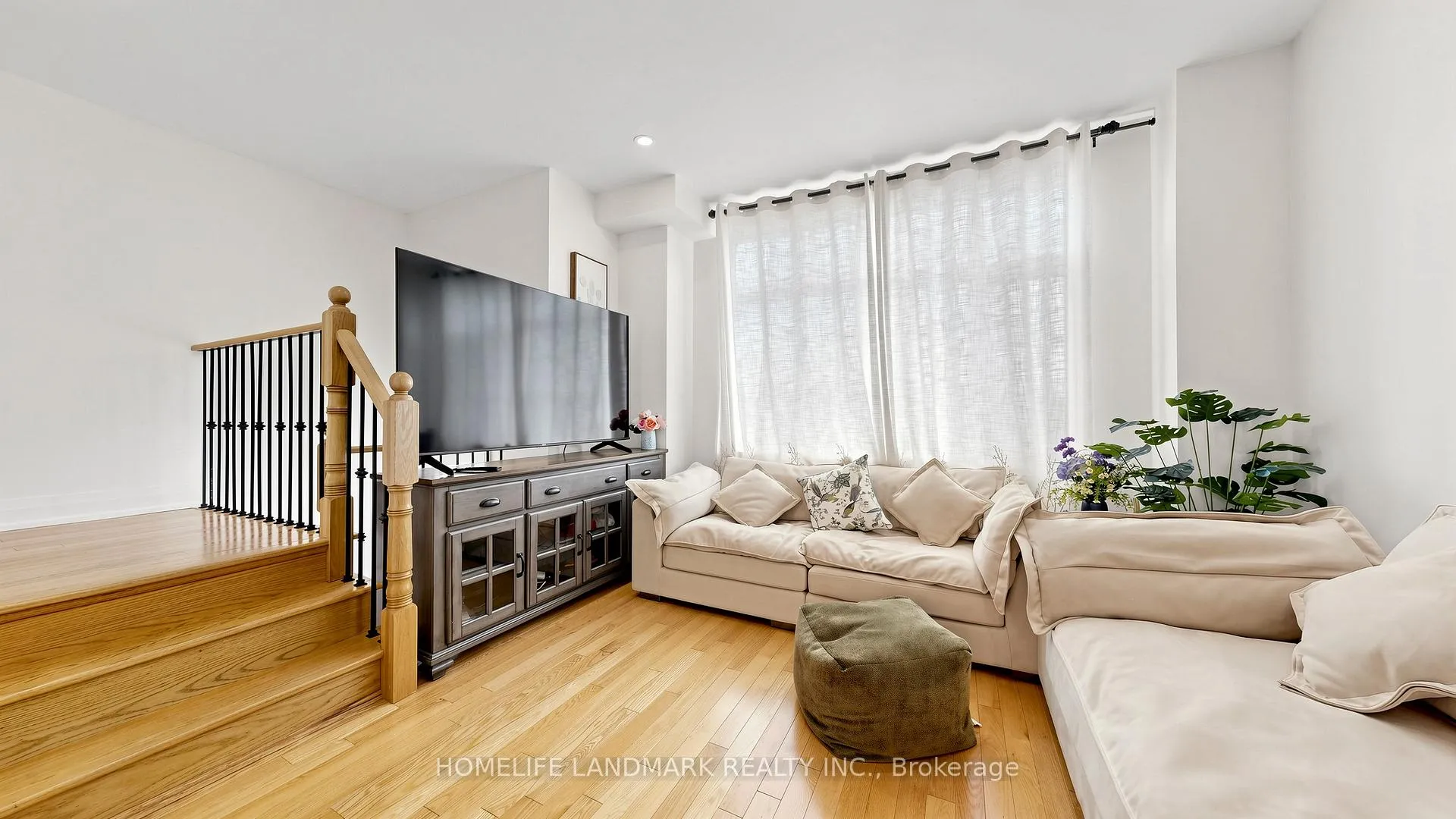 Photo 8 of 12 McClary's Way, Markham, Unionville — HOMEH