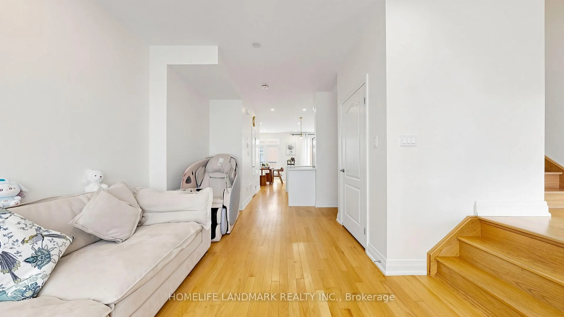Photo 9 of 12 McClary's Way, Markham, Unionville — HOMEH
