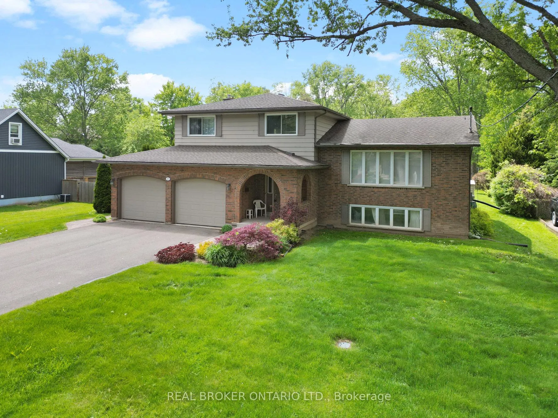 Photo 1 of 17 Montgomery Road, Welland, N. Welland — HOMEH