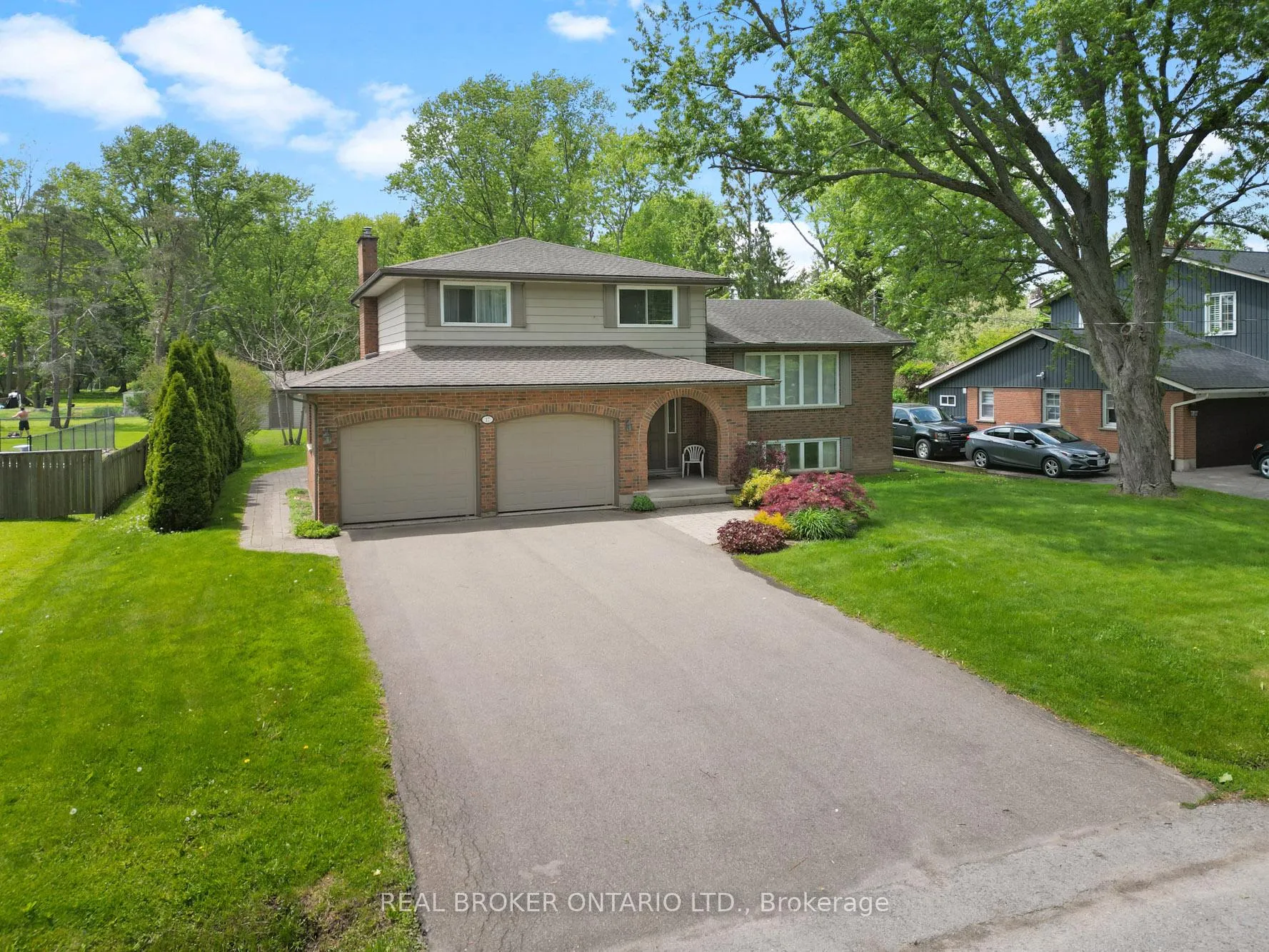 Photo 3 of 17 Montgomery Road, Welland, N. Welland — HOMEH