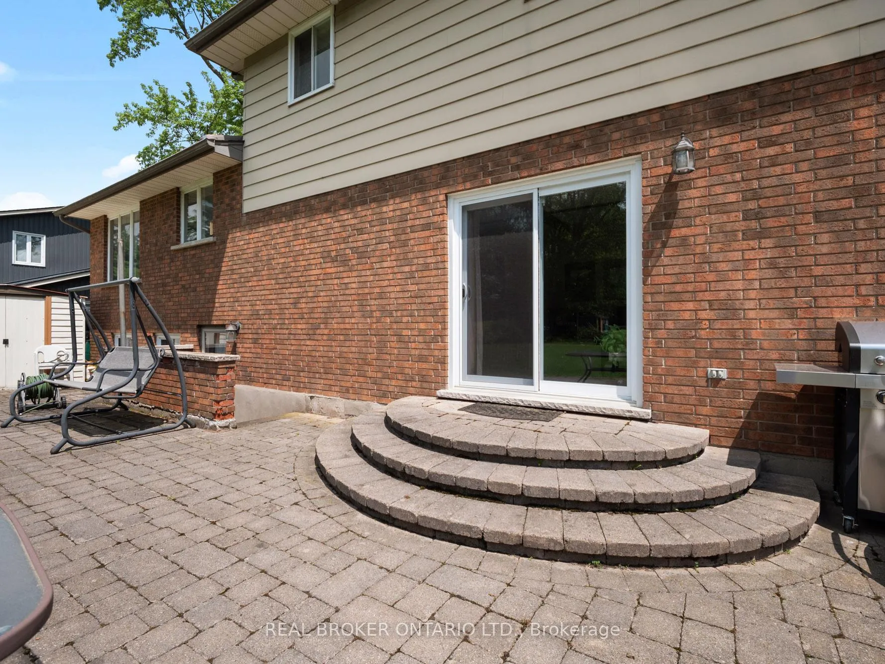 Photo 5 of 17 Montgomery Road, Welland, N. Welland — HOMEH