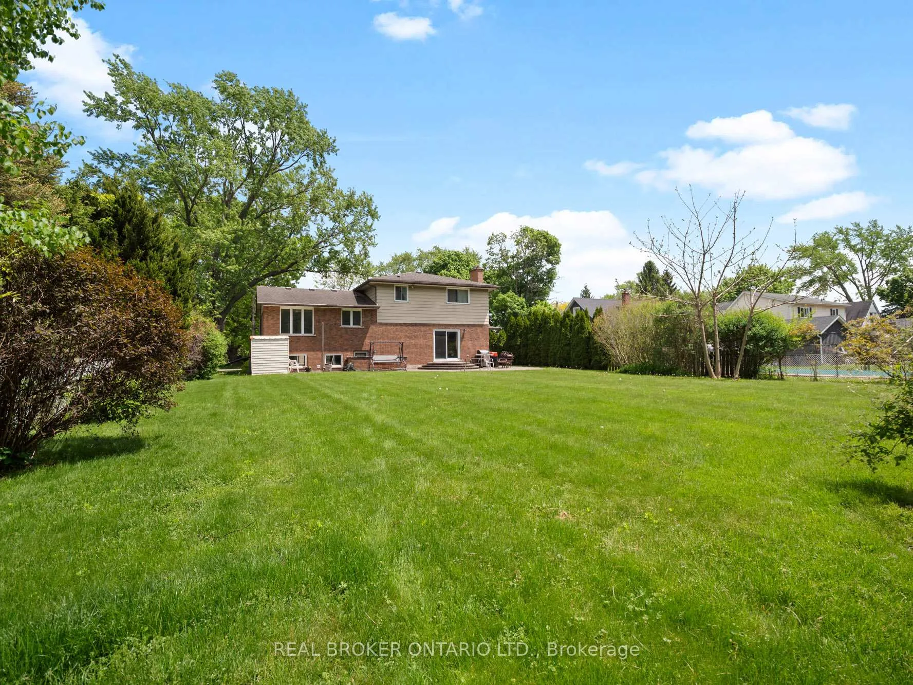 Photo 7 of 17 Montgomery Road, Welland, N. Welland — HOMEH