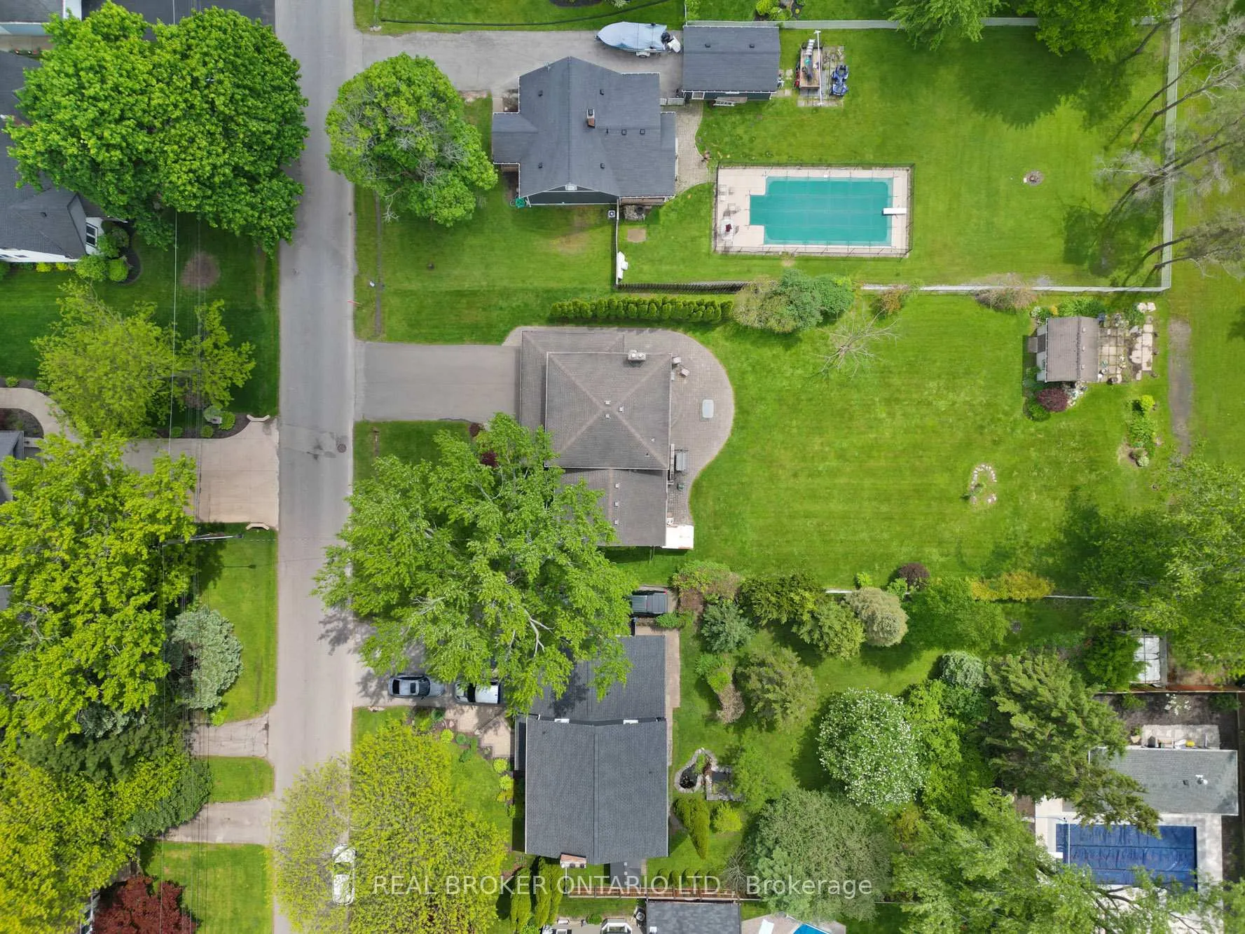 Photo 8 of 17 Montgomery Road, Welland, N. Welland — HOMEH