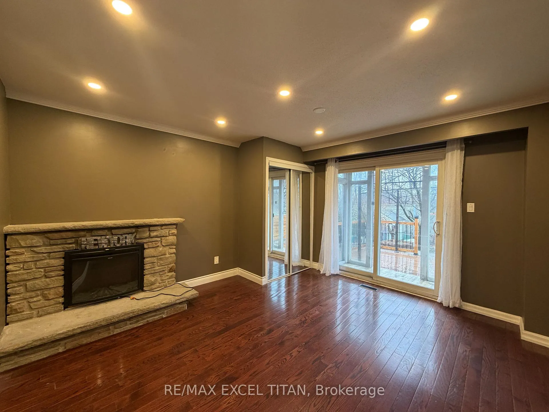 Photo 1 of Unit Ground, 251 Shawnee Circle, North York, Pleasant View — HOMEH