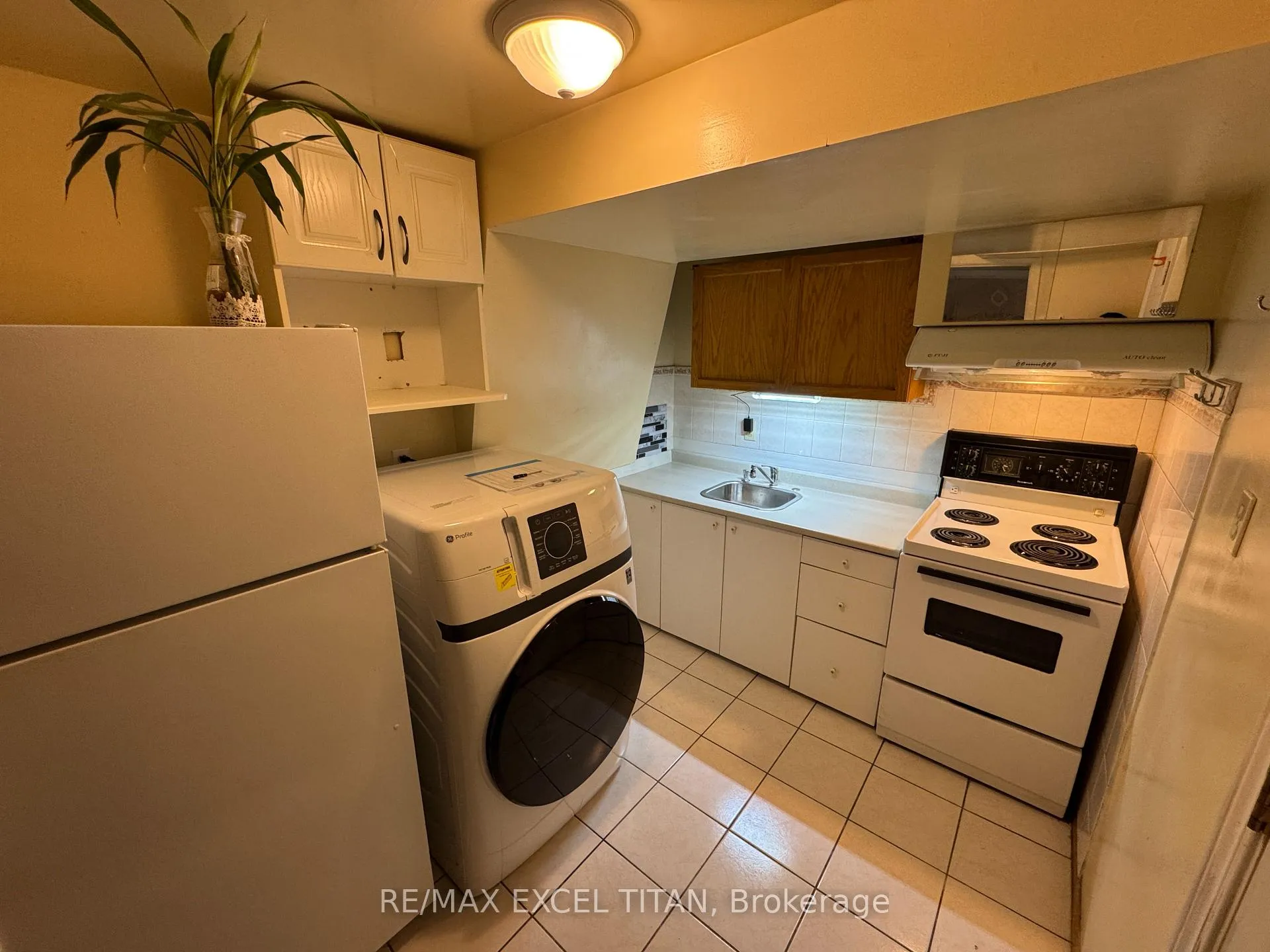 Photo 10 of Unit Ground, 251 Shawnee Circle, North York, Pleasant View — HOMEH