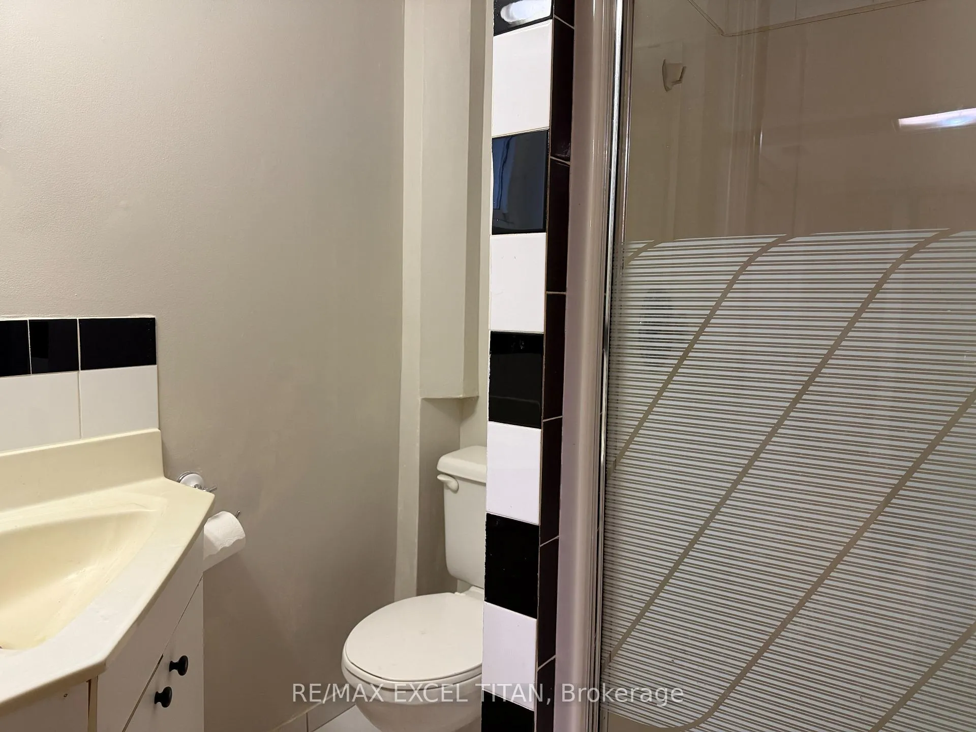 Photo 13 of Unit Ground, 251 Shawnee Circle, North York, Pleasant View — HOMEH