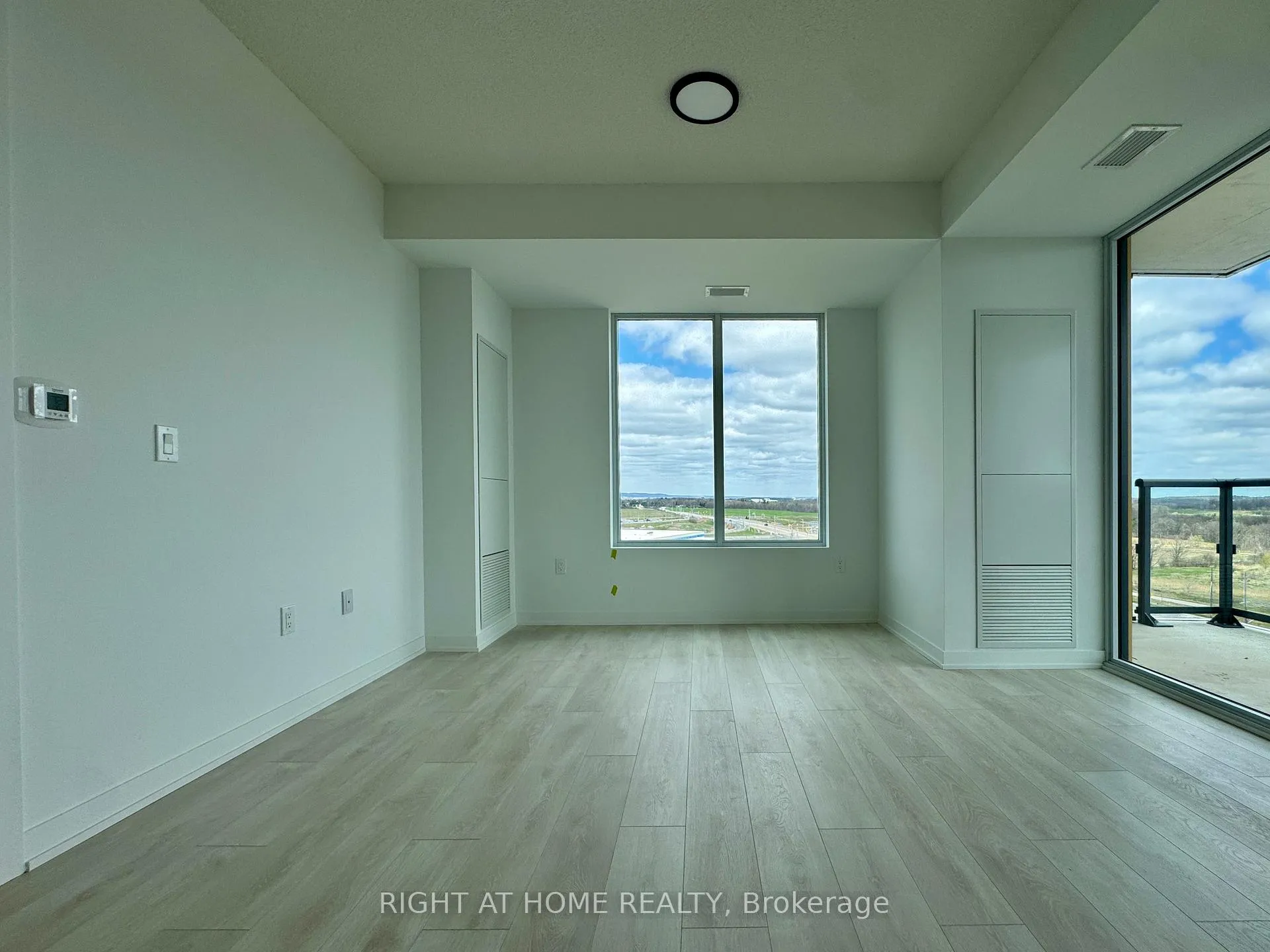 Photo 8 of Unit D1209, 4878 Powers Common, Burlington, Alton — HOMEH