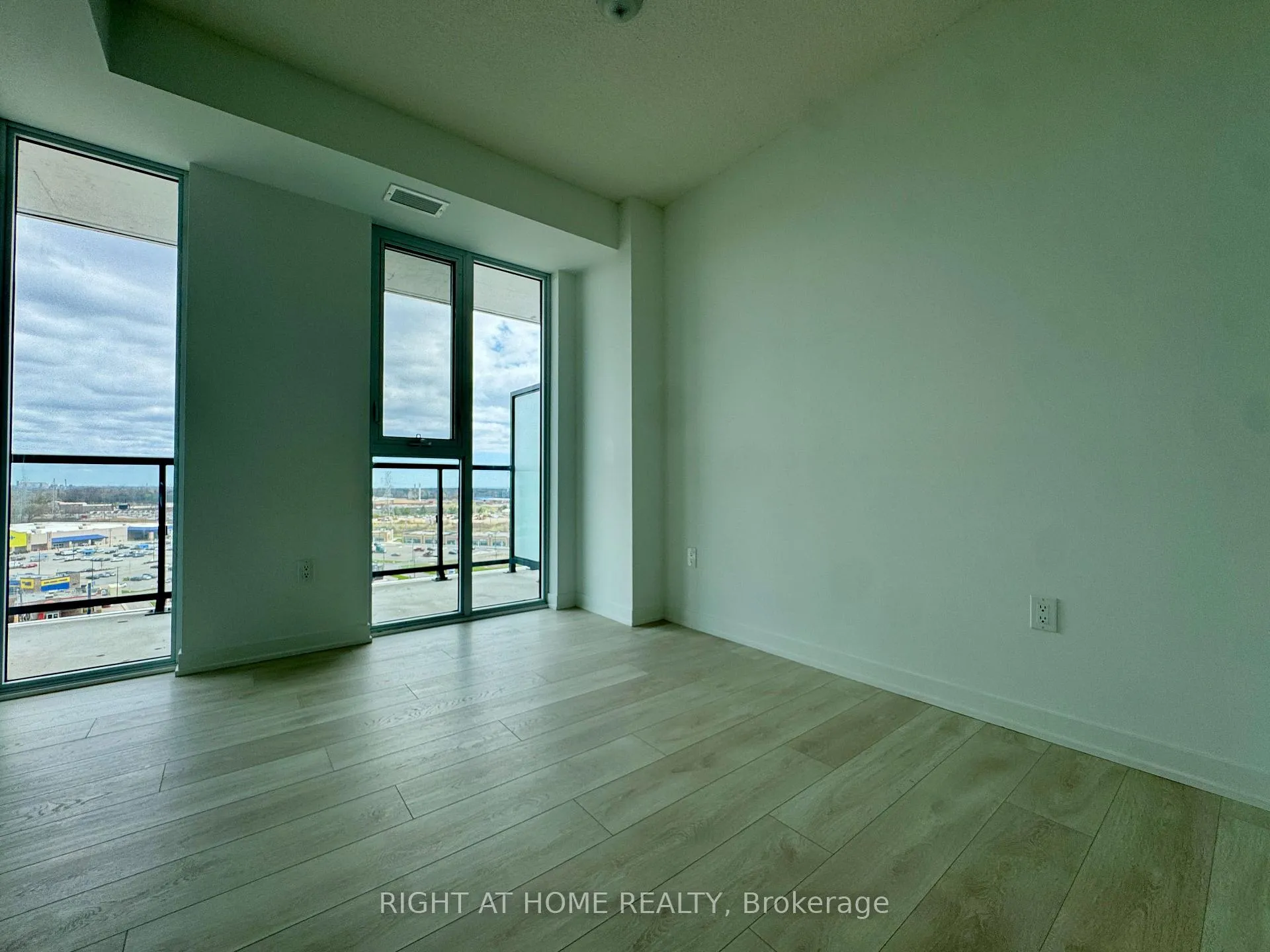 Photo 13 of Unit D1209, 4878 Powers Common, Burlington, Alton — HOMEH