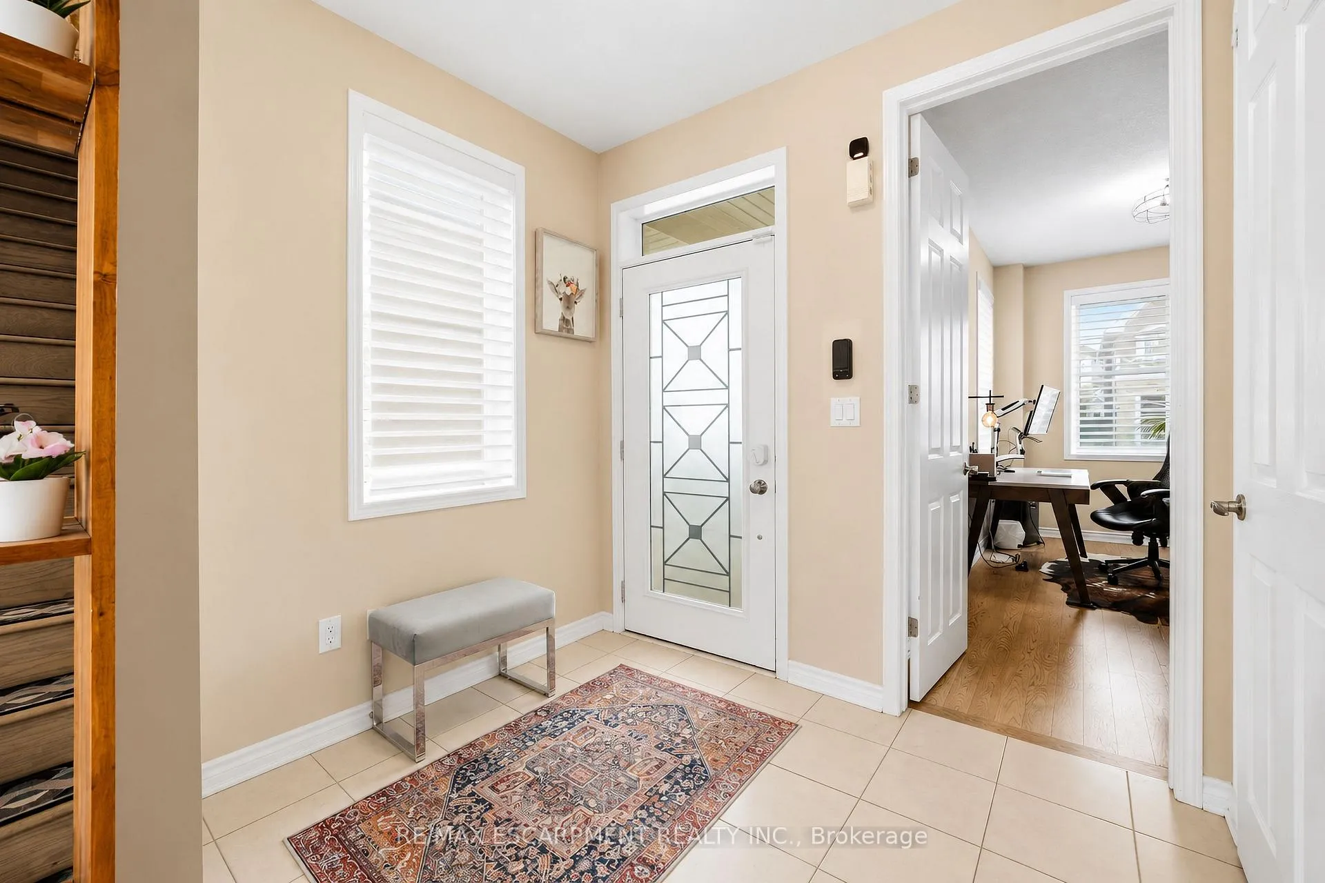 Photo 2 of 44 Stillwater Crescent, Hamilton, Waterdown — HOMEH