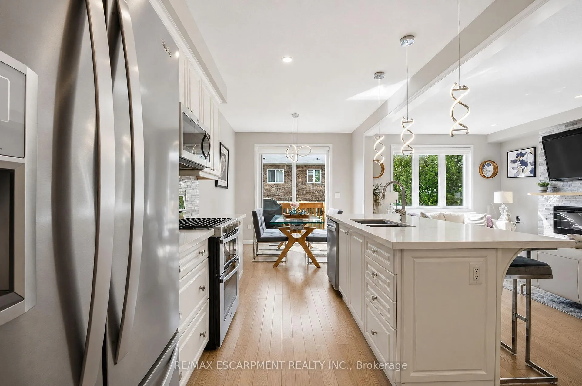 Photo 6 of 44 Stillwater Crescent, Hamilton, Waterdown — HOMEH