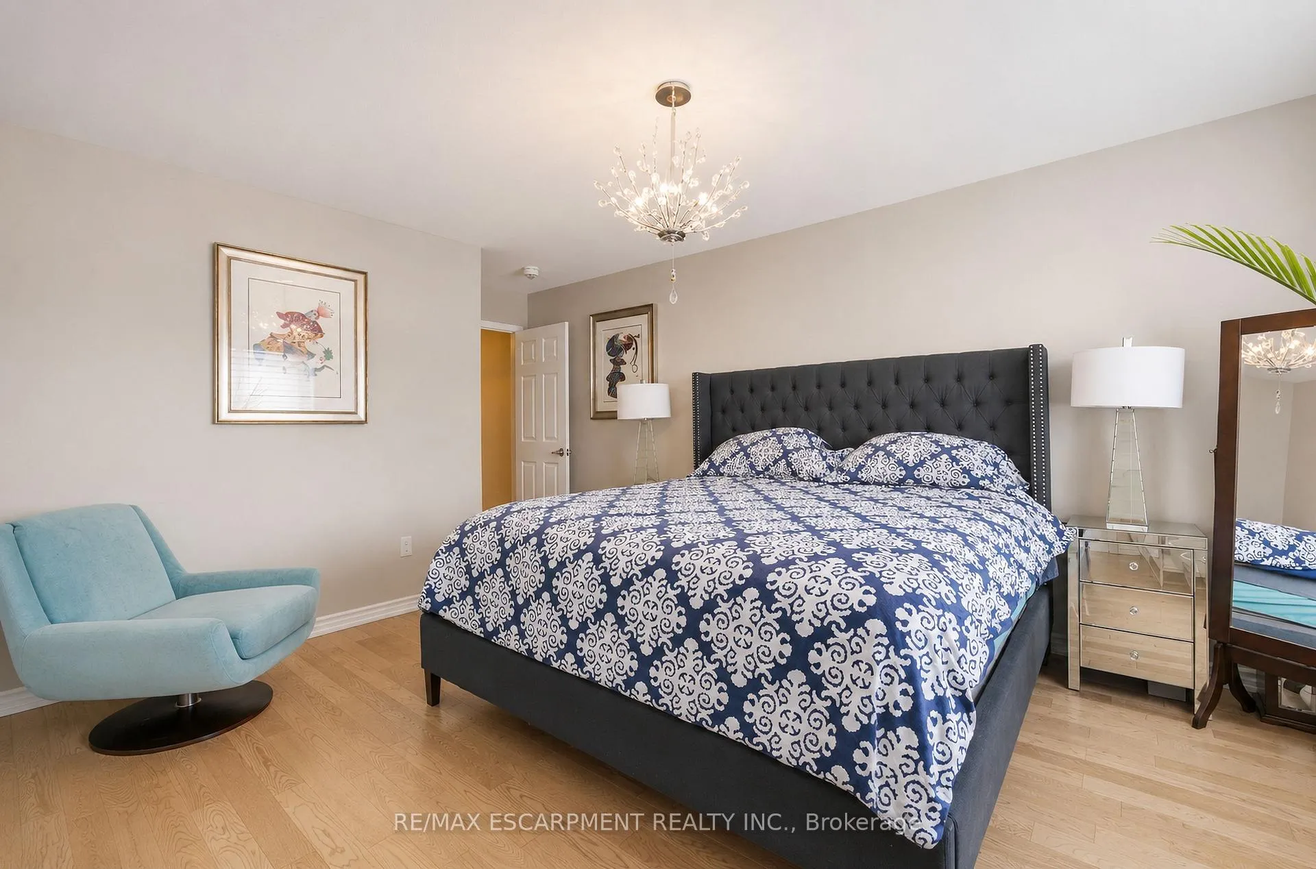 Photo 10 of 44 Stillwater Crescent, Hamilton, Waterdown — HOMEH