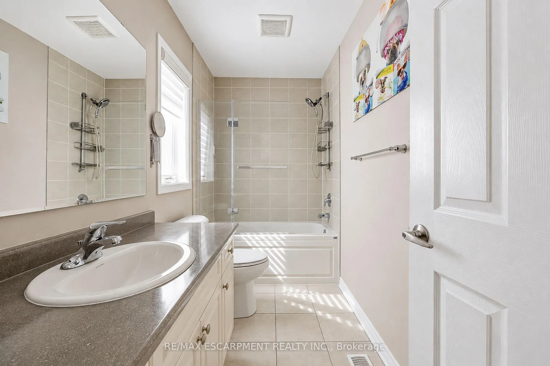Photo 11 of 44 Stillwater Crescent, Hamilton, Waterdown — HOMEH