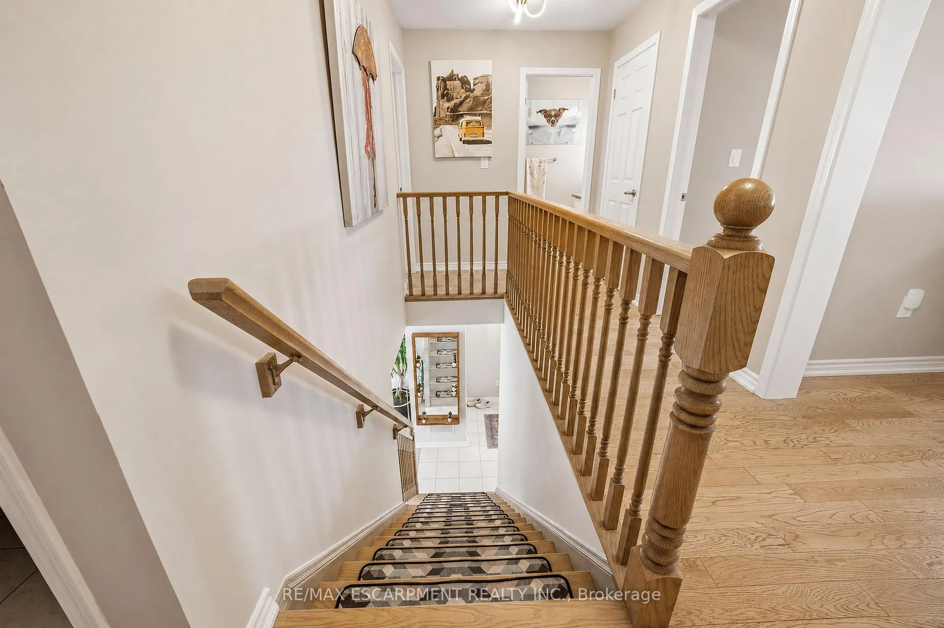 Photo 12 of 44 Stillwater Crescent, Hamilton, Waterdown — HOMEH