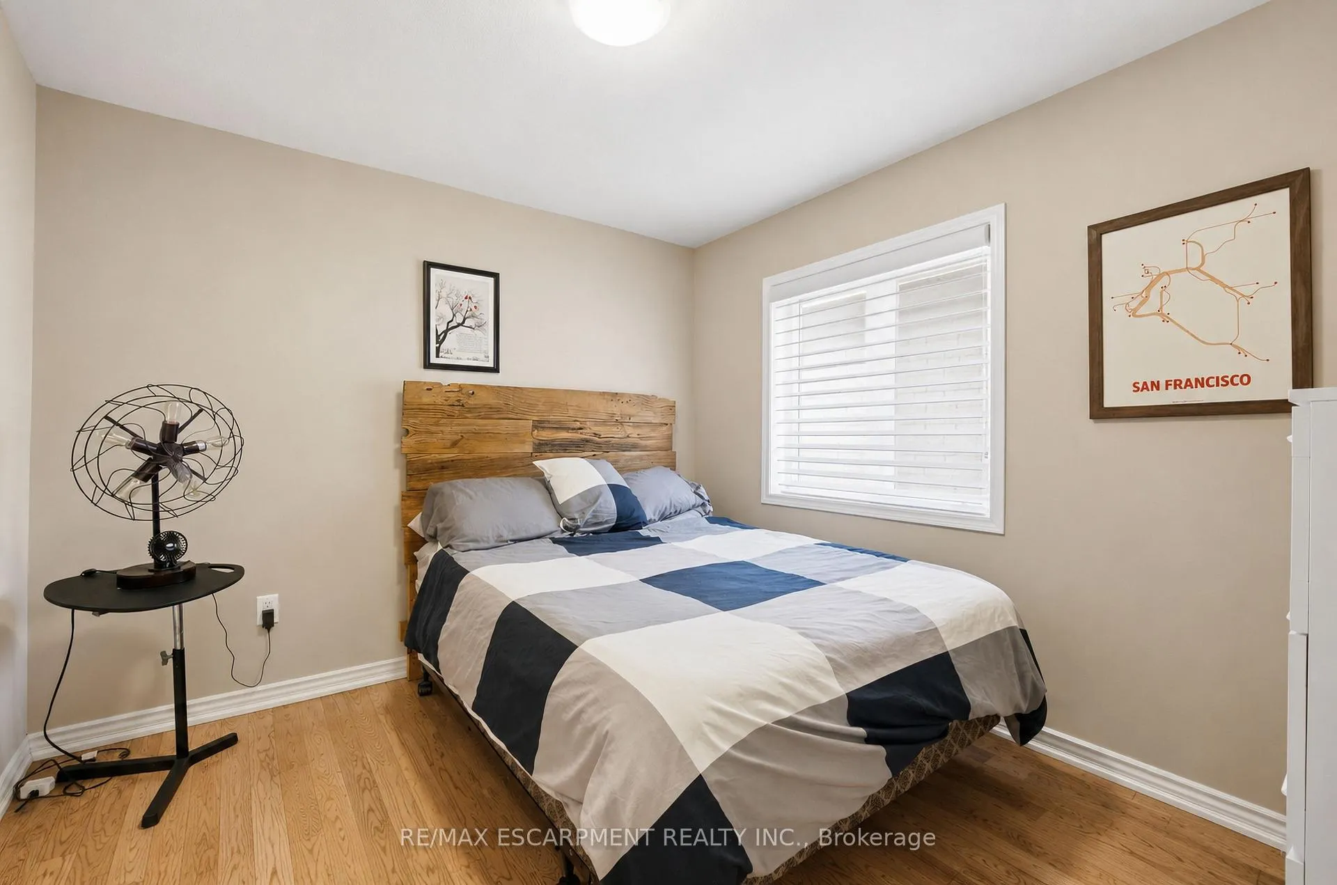 Photo 16 of 44 Stillwater Crescent, Hamilton, Waterdown — HOMEH