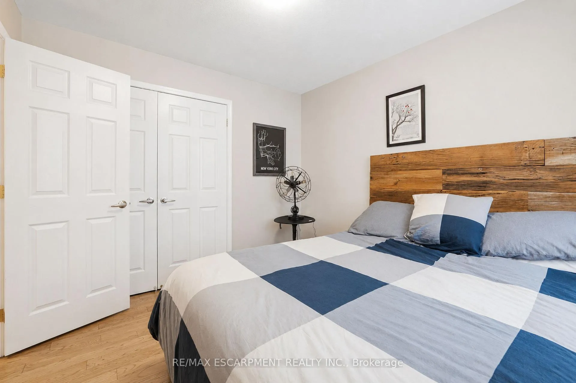 Photo 17 of 44 Stillwater Crescent, Hamilton, Waterdown — HOMEH