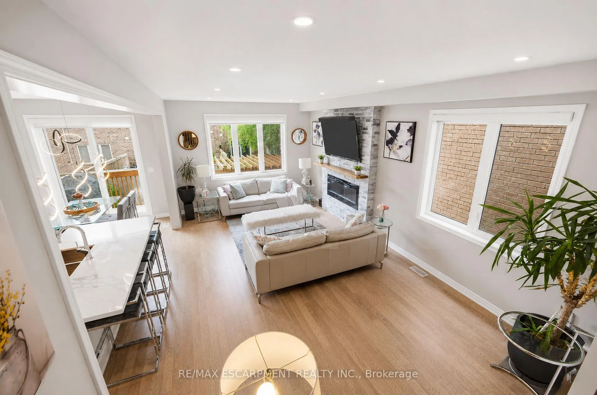 Photo 18 of 44 Stillwater Crescent, Hamilton, Waterdown — HOMEH
