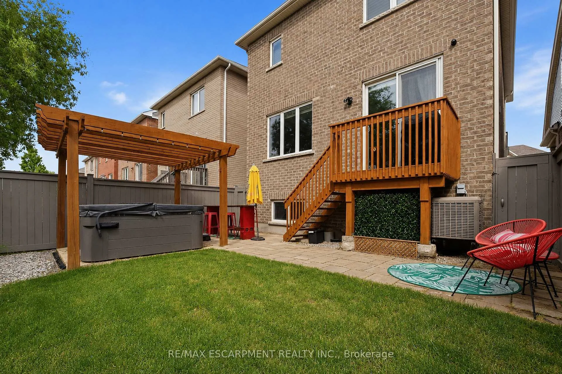 Photo 22 of 44 Stillwater Crescent, Hamilton, Waterdown — HOMEH