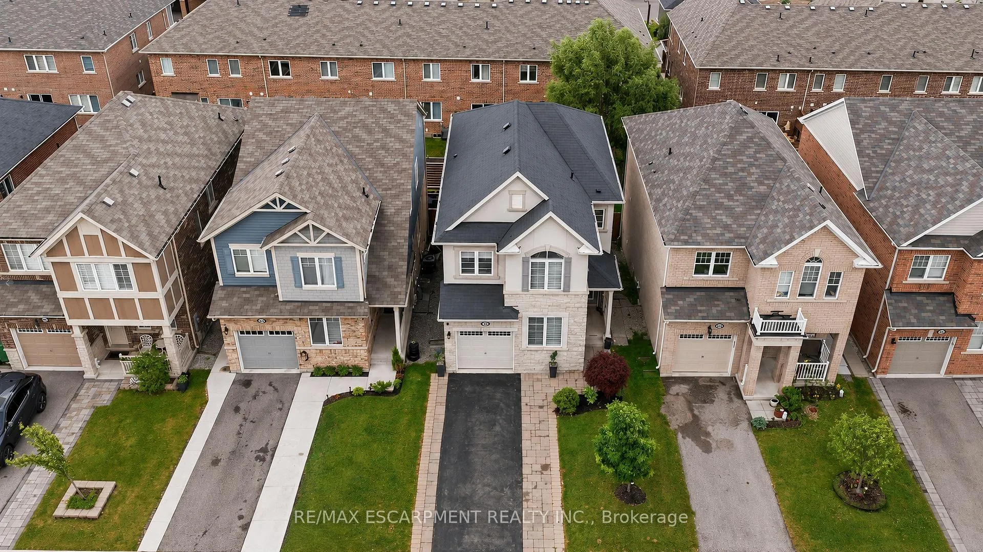Photo 23 of 44 Stillwater Crescent, Hamilton, Waterdown — HOMEH