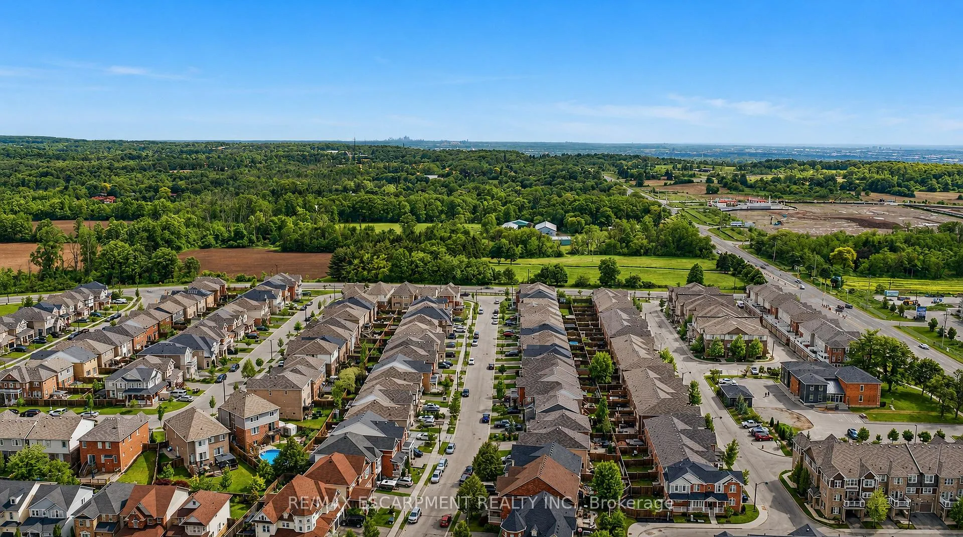 Photo 24 of 44 Stillwater Crescent, Hamilton, Waterdown — HOMEH