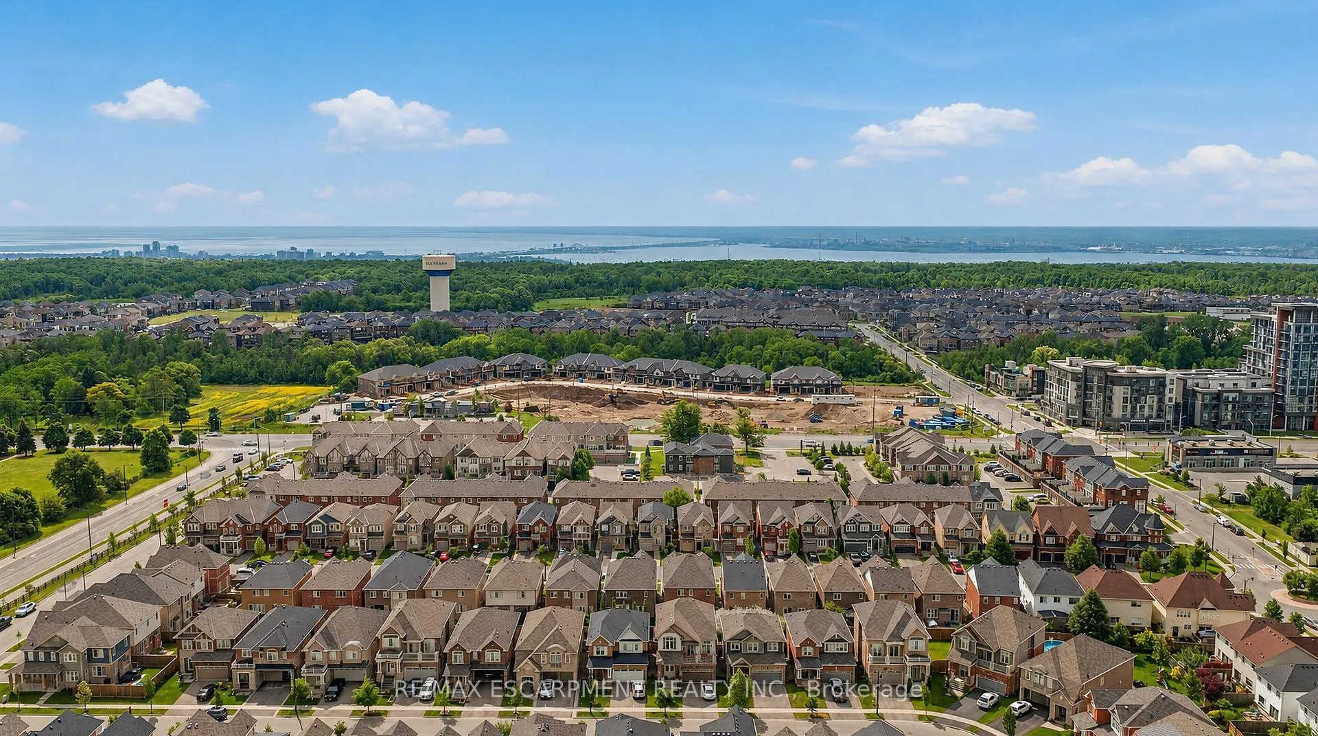 Photo 25 of 44 Stillwater Crescent, Hamilton, Waterdown — HOMEH