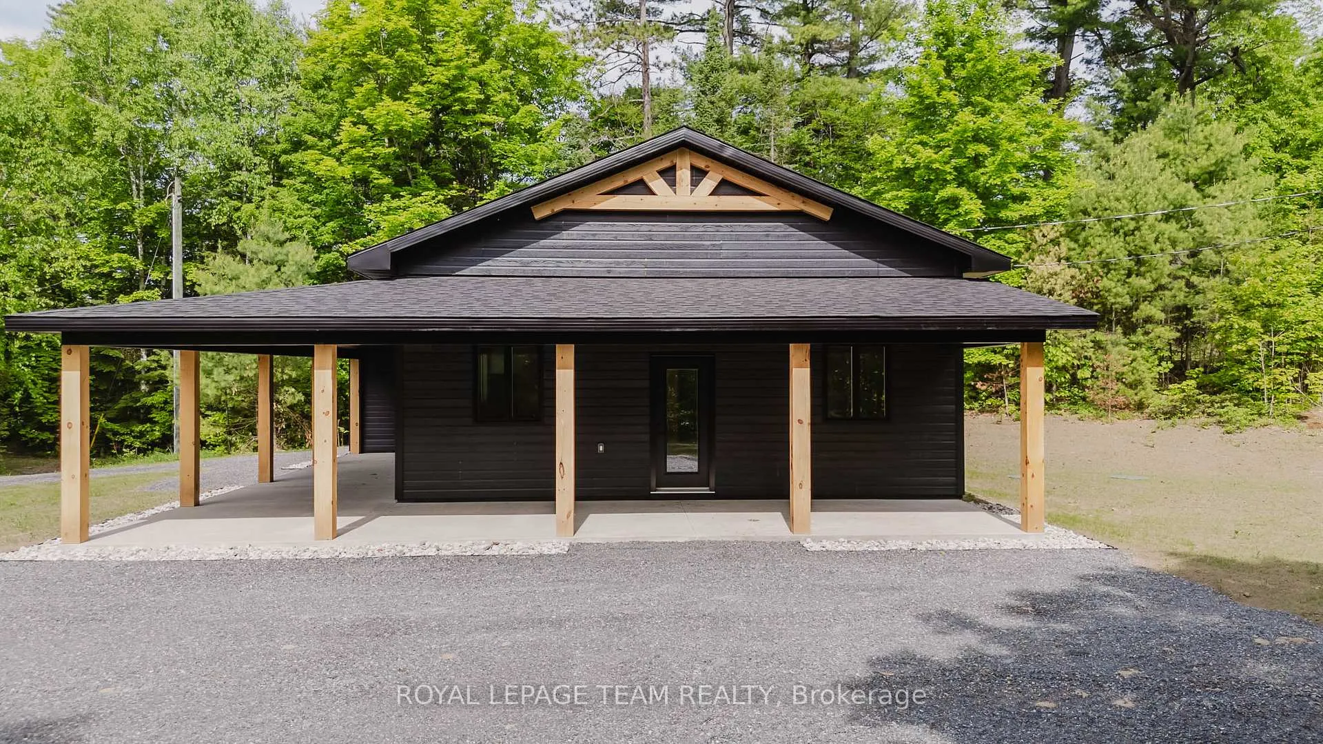 Photo 2 of 104 Fire Hall Crescent, Lanark Highlands, Lanark Highlands (Lavant) Twp — HOMEH