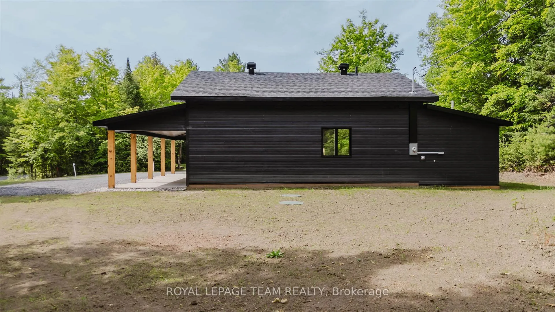 Photo 3 of 104 Fire Hall Crescent, Lanark Highlands, Lanark Highlands (Lavant) Twp — HOMEH