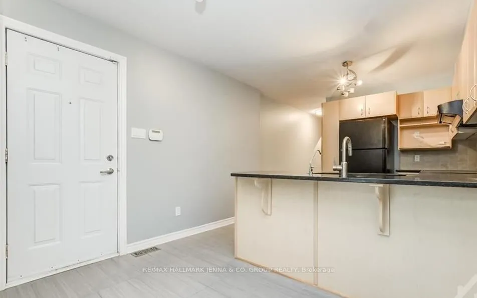 Photo 3 of Unit A, 395 Chapman Mills Drive, Ottawa, Barrhaven - Strandherd — HOMEH