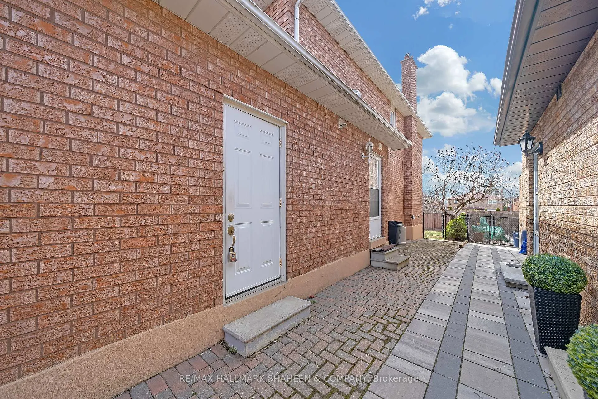 Photo 2 of 24 Glenvilla Road, Vaughan, East Woodbridge — HOMEH