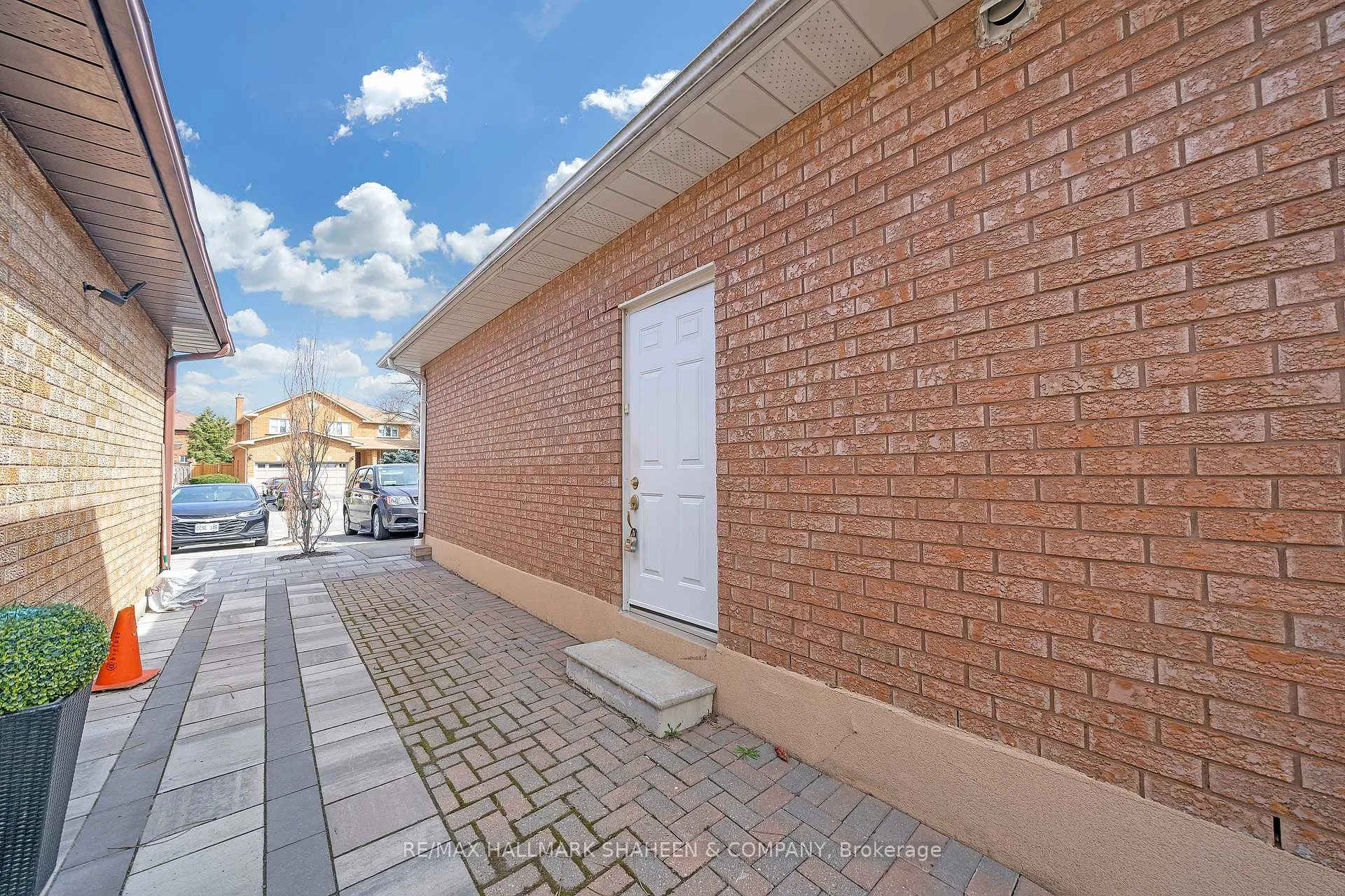 Photo 4 of 24 Glenvilla Road, Vaughan, East Woodbridge — HOMEH