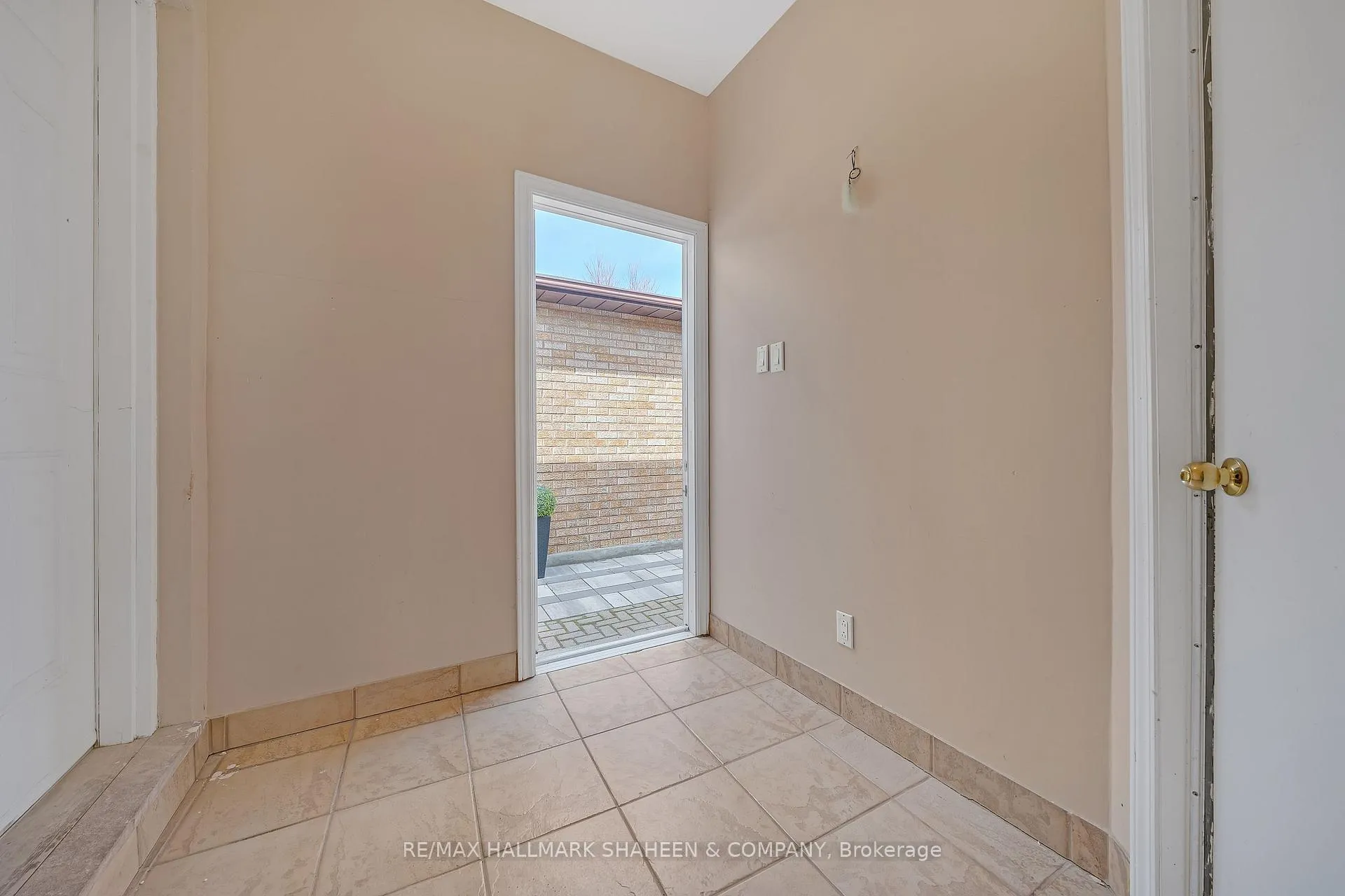 Photo 6 of 24 Glenvilla Road, Vaughan, East Woodbridge — HOMEH
