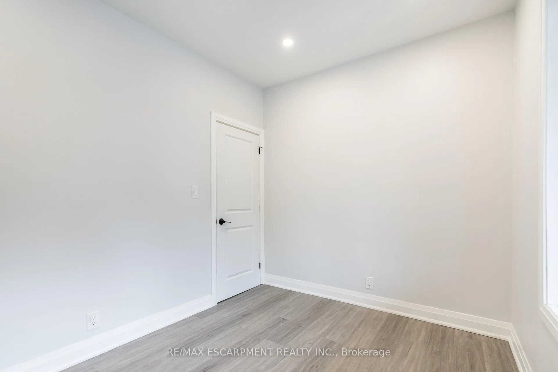 Photo 5 of 536 Cannon Street E, Hamilton, Gibson — HOMEH