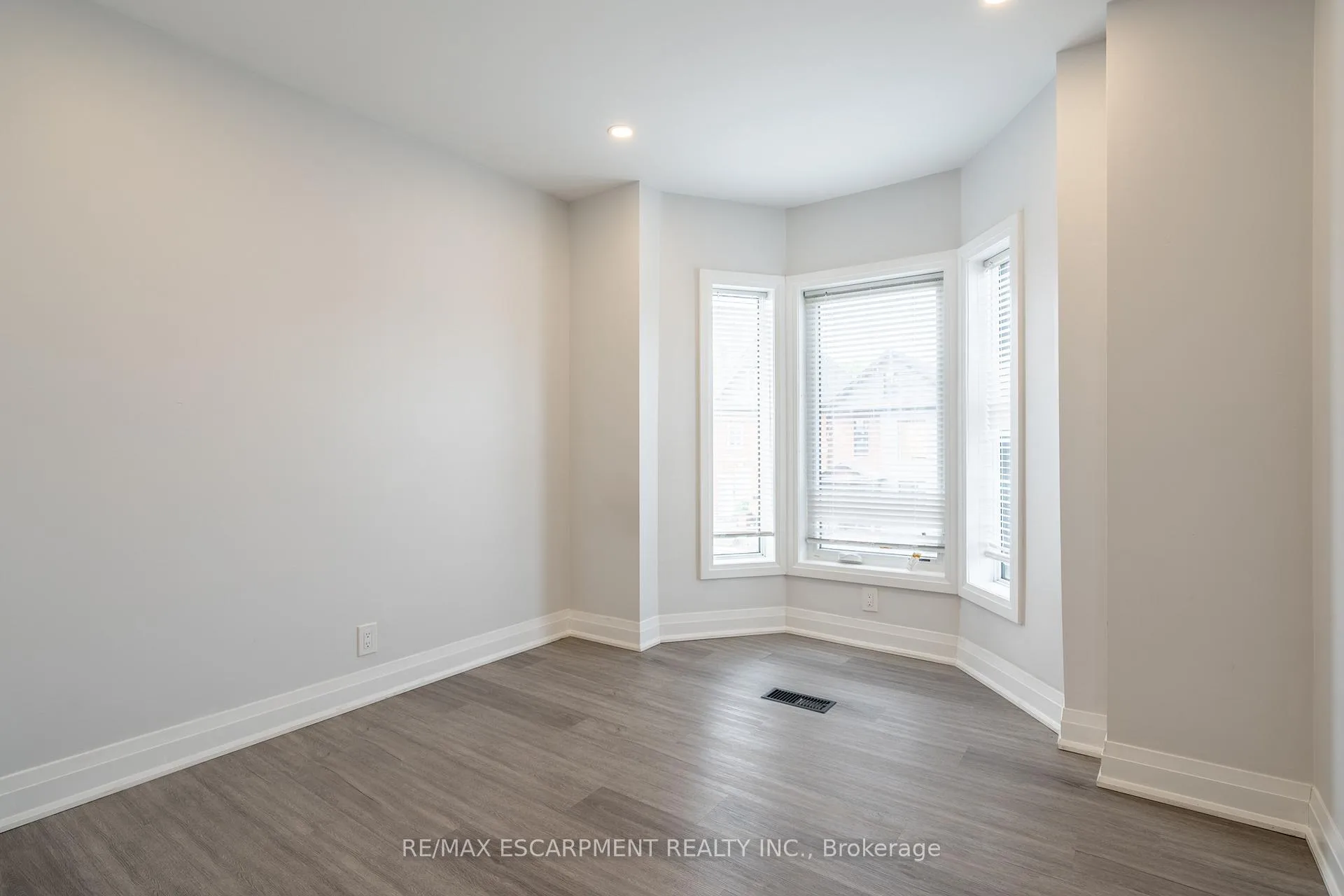 Photo 31 of 536 Cannon Street E, Hamilton, Gibson — HOMEH