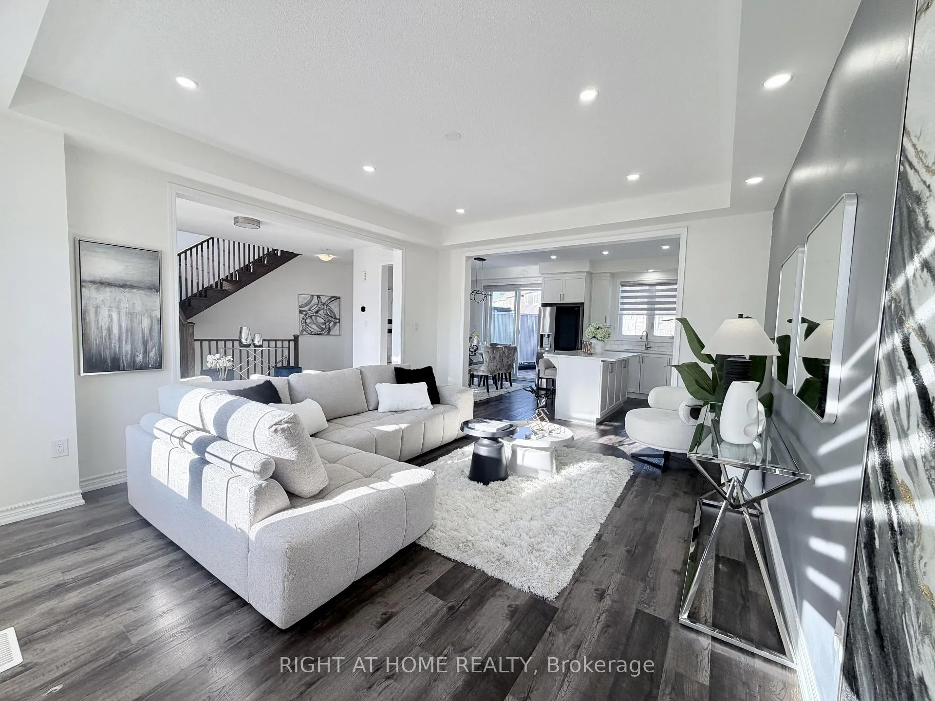 Photo 3 of Unit 21 Upper, 1222 Rose Way, Milton, Cobban — HOMEH