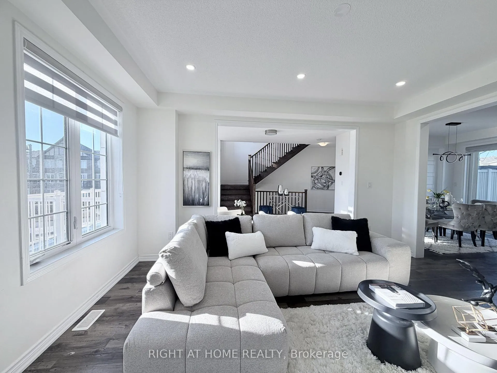 Photo 4 of Unit 21 Upper, 1222 Rose Way, Milton, Cobban — HOMEH