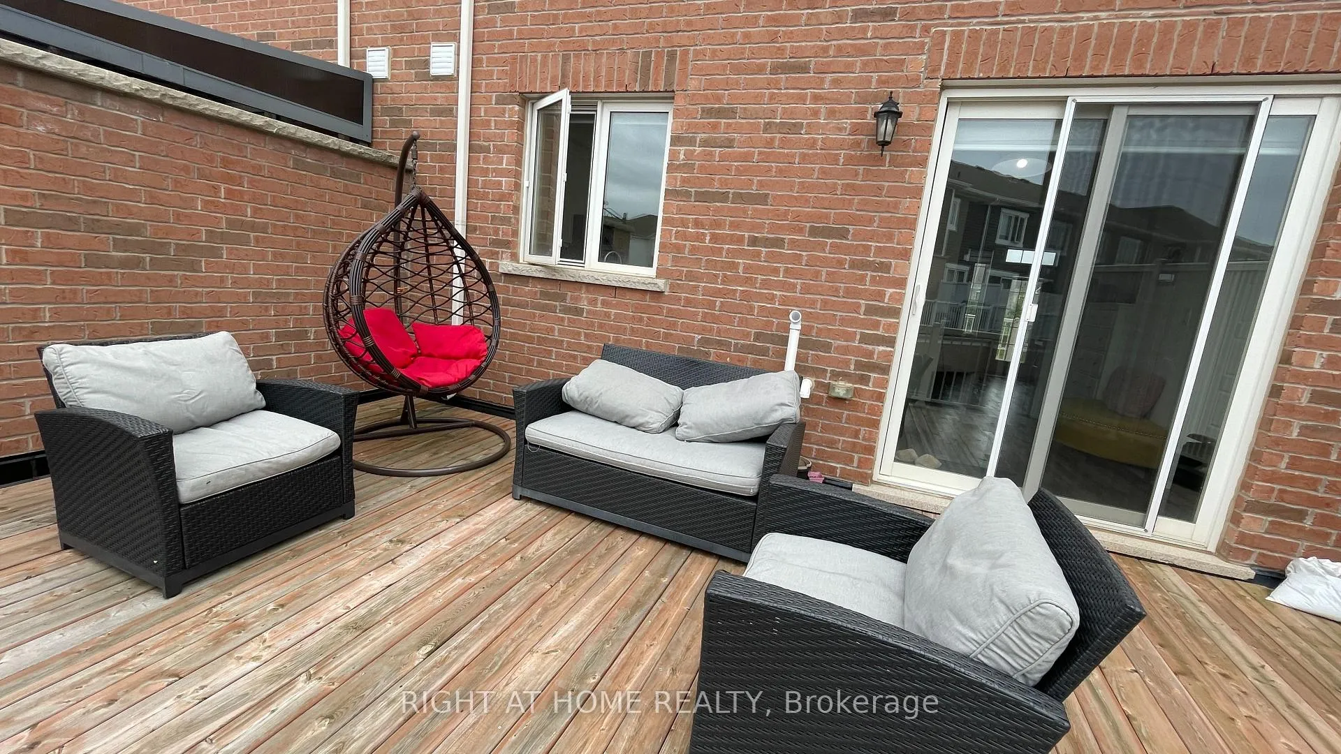 Photo 5 of Unit 21 Upper, 1222 Rose Way, Milton, Cobban — HOMEH