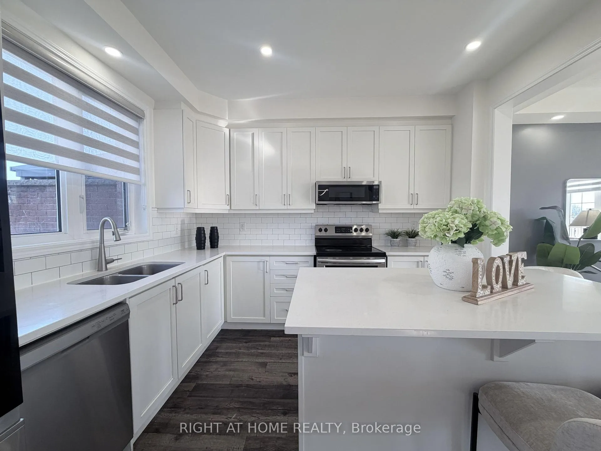 Photo 11 of Unit 21 Upper, 1222 Rose Way, Milton, Cobban — HOMEH