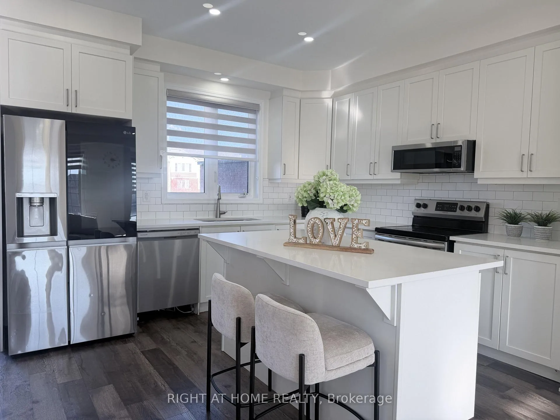 Photo 12 of Unit 21 Upper, 1222 Rose Way, Milton, Cobban — HOMEH