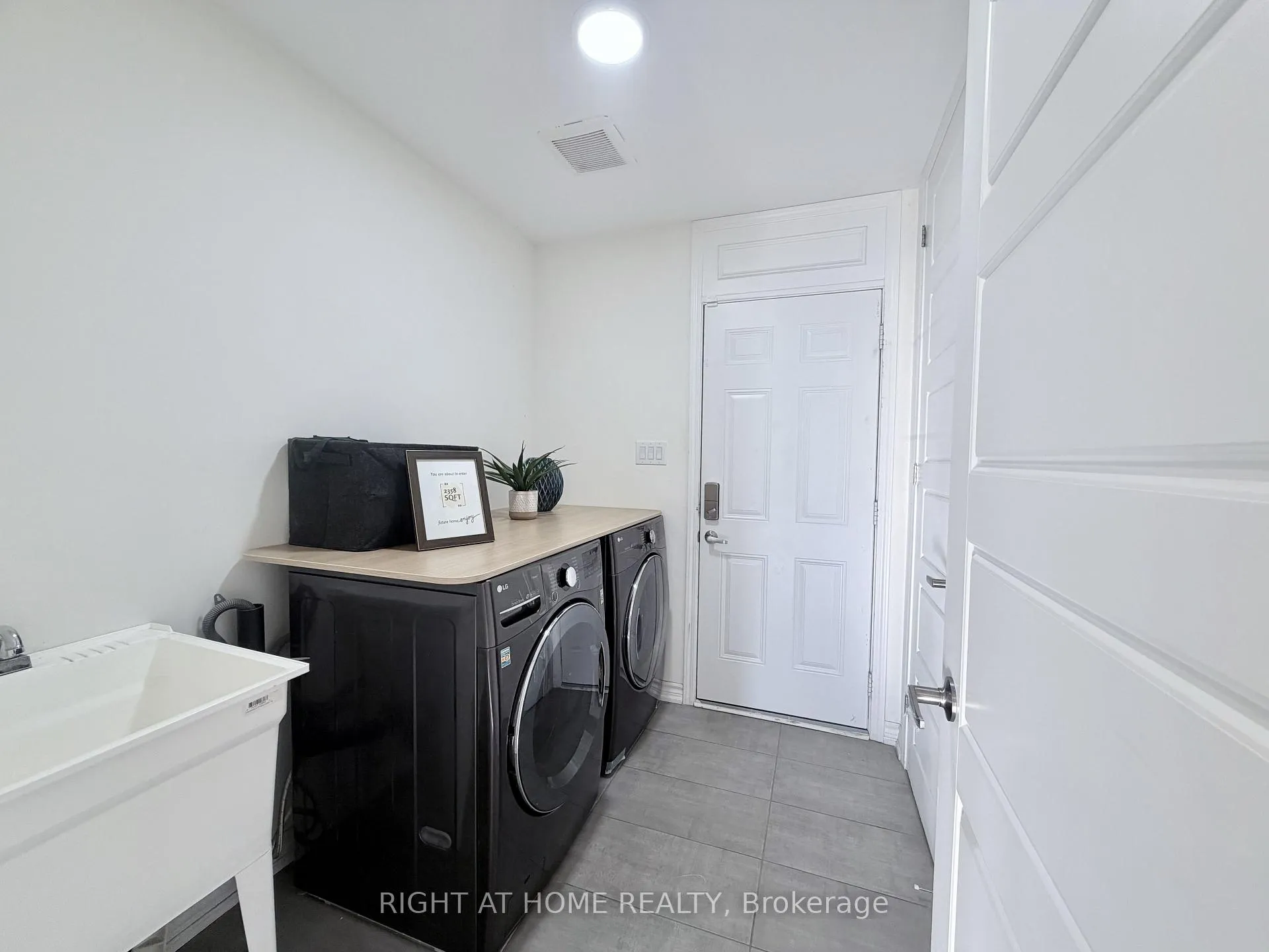 Photo 39 of Unit 21 Upper, 1222 Rose Way, Milton, Cobban — HOMEH