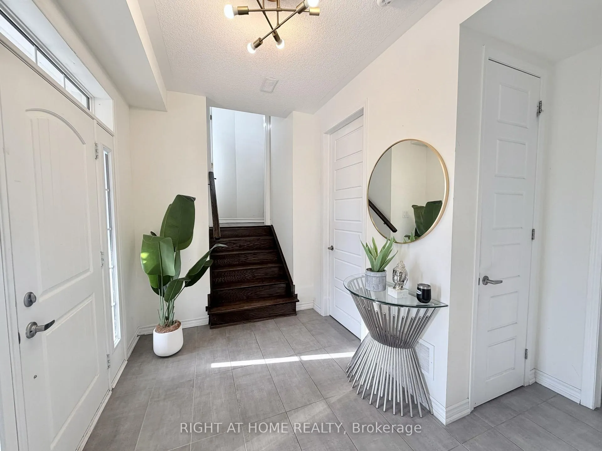 Photo 41 of Unit 21 Upper, 1222 Rose Way, Milton, Cobban — HOMEH