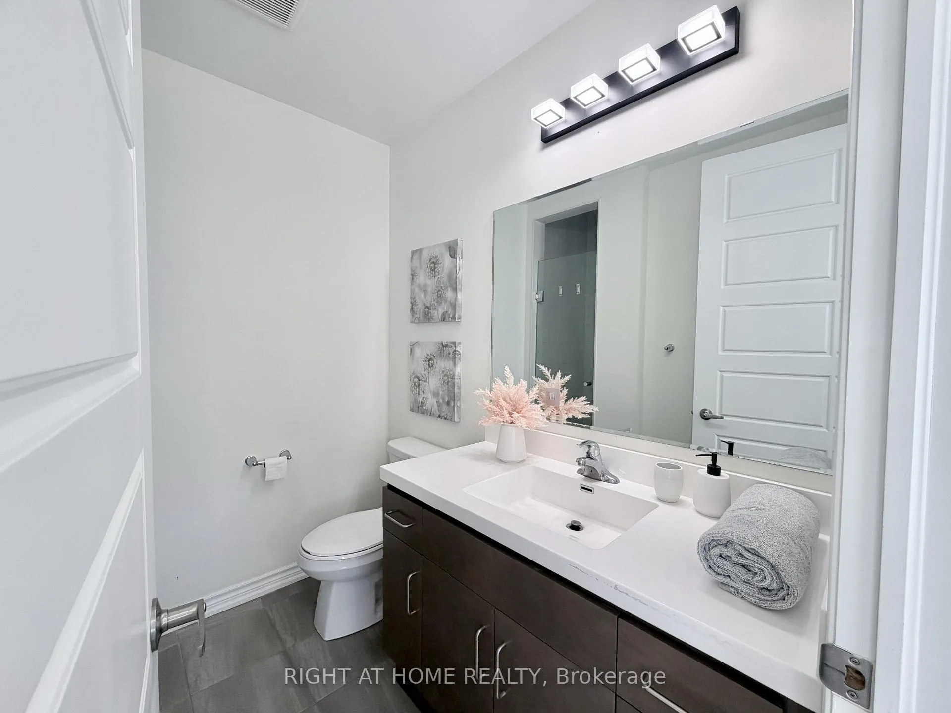 Photo 47 of Unit 21 Upper, 1222 Rose Way, Milton, Cobban — HOMEH