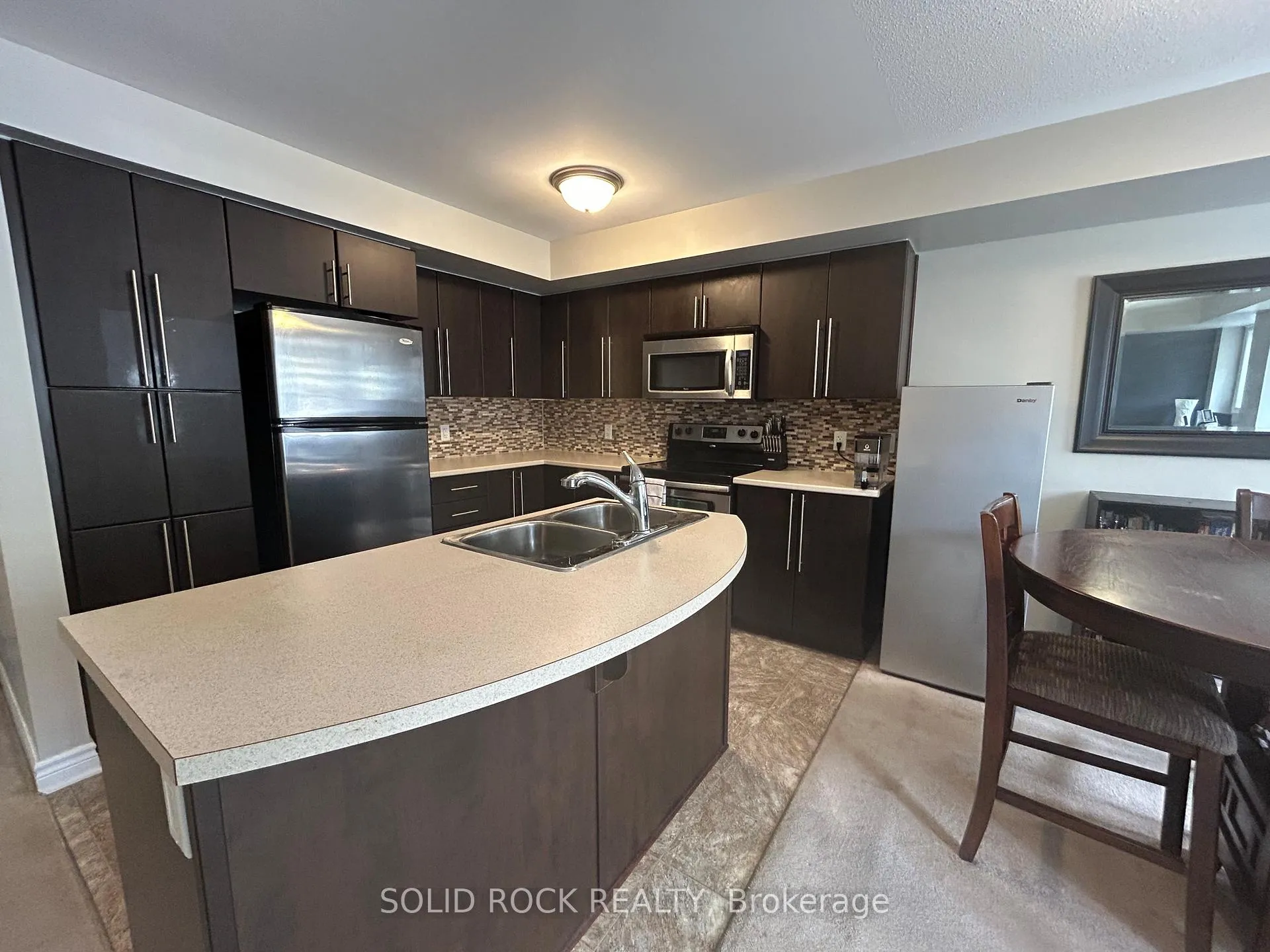 Photo 2 of Unit 1, 305 Cresthaven Drive, Ottawa, Barrhaven East — HOMEH