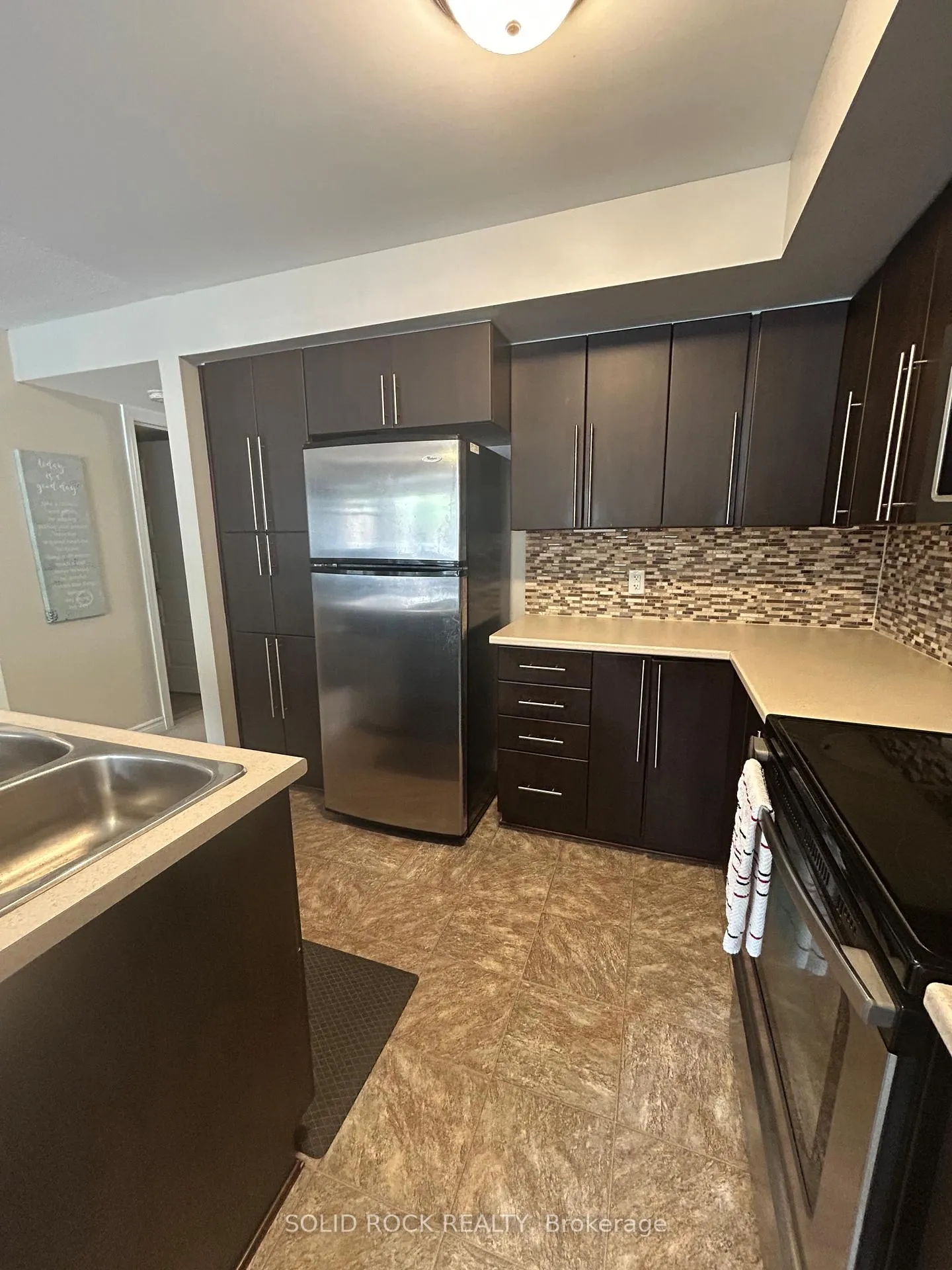 Photo 3 of Unit 1, 305 Cresthaven Drive, Ottawa, Barrhaven East — HOMEH