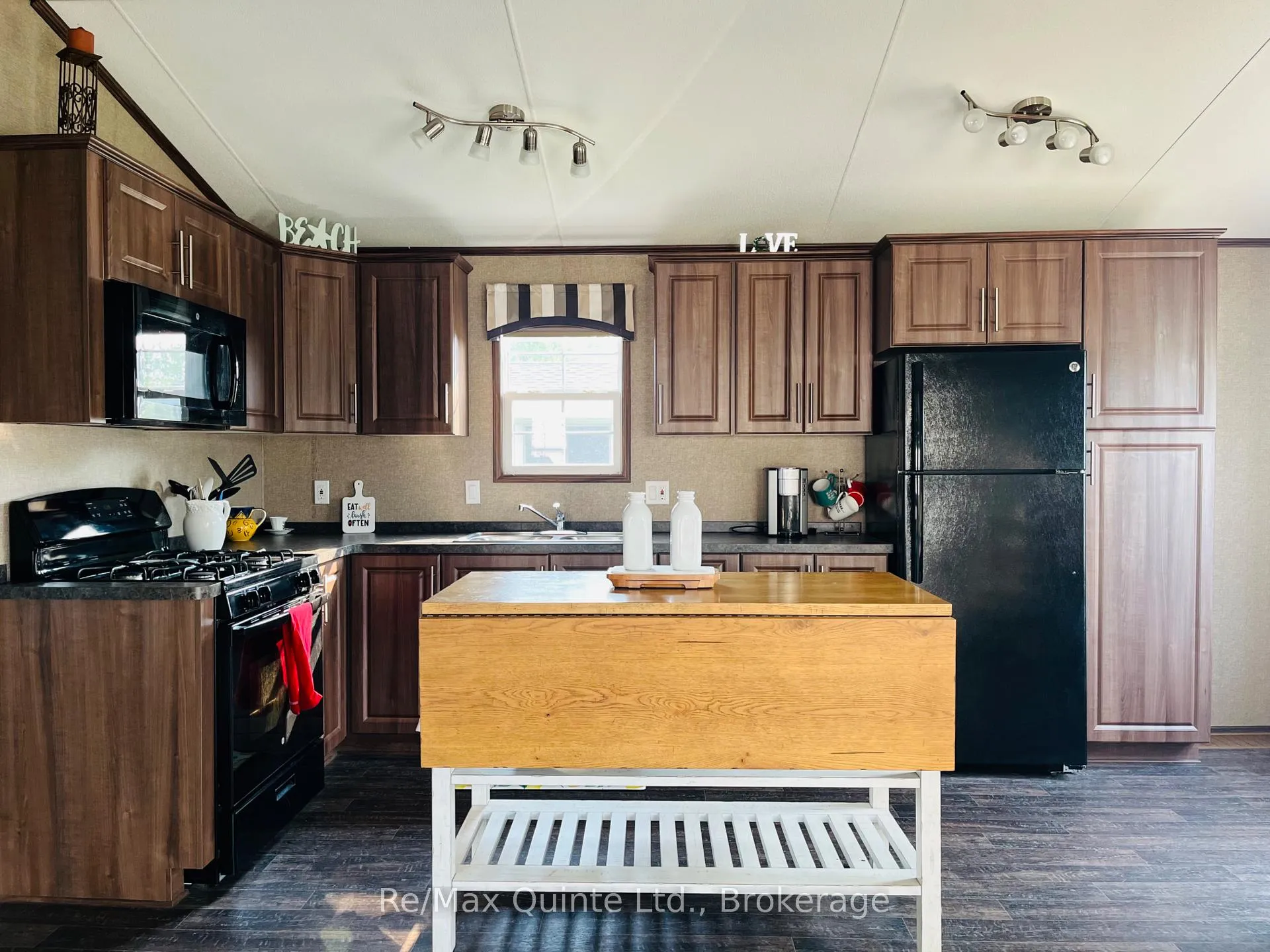 Photo 14 of Unit 8 Cricket Ln, 486 County Road 18, Prince Edward County, Athol Ward — HOMEH