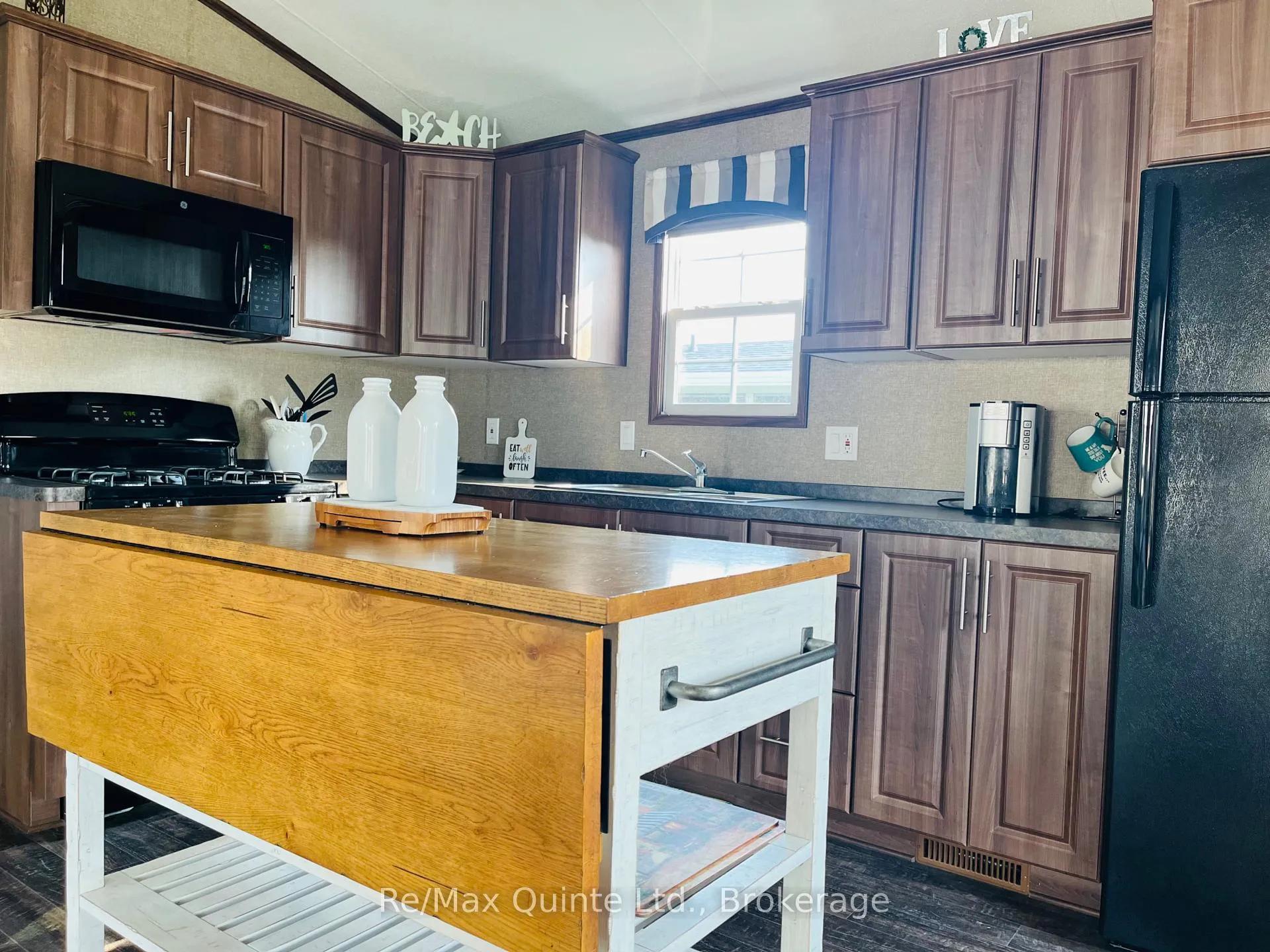 Photo 15 of Unit 8 Cricket Ln, 486 County Road 18, Prince Edward County, Athol Ward — HOMEH