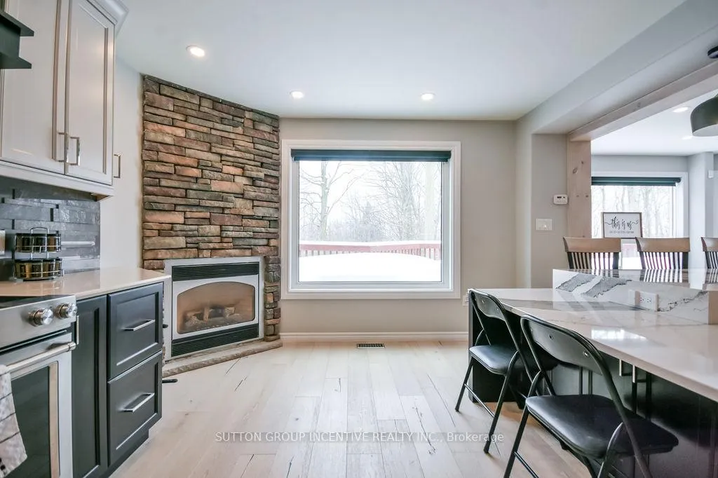 Photo 15 of 36 Nicklaus Drive, Barrie, East Bayfield — HOMEH