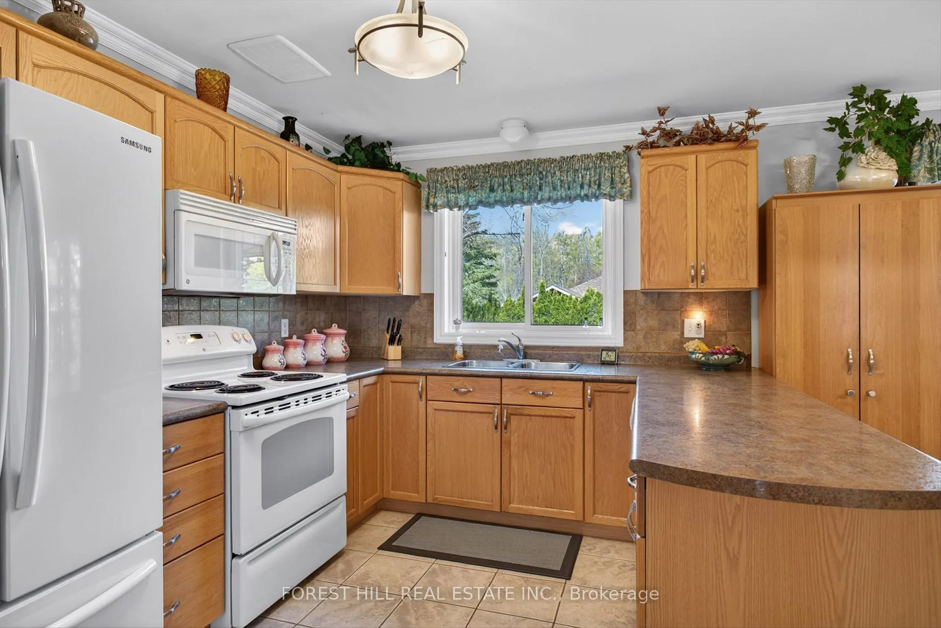 Photo 10 of 2212 Lorraine Drive, Peterborough, Northcrest Ward 5 — HOMEH