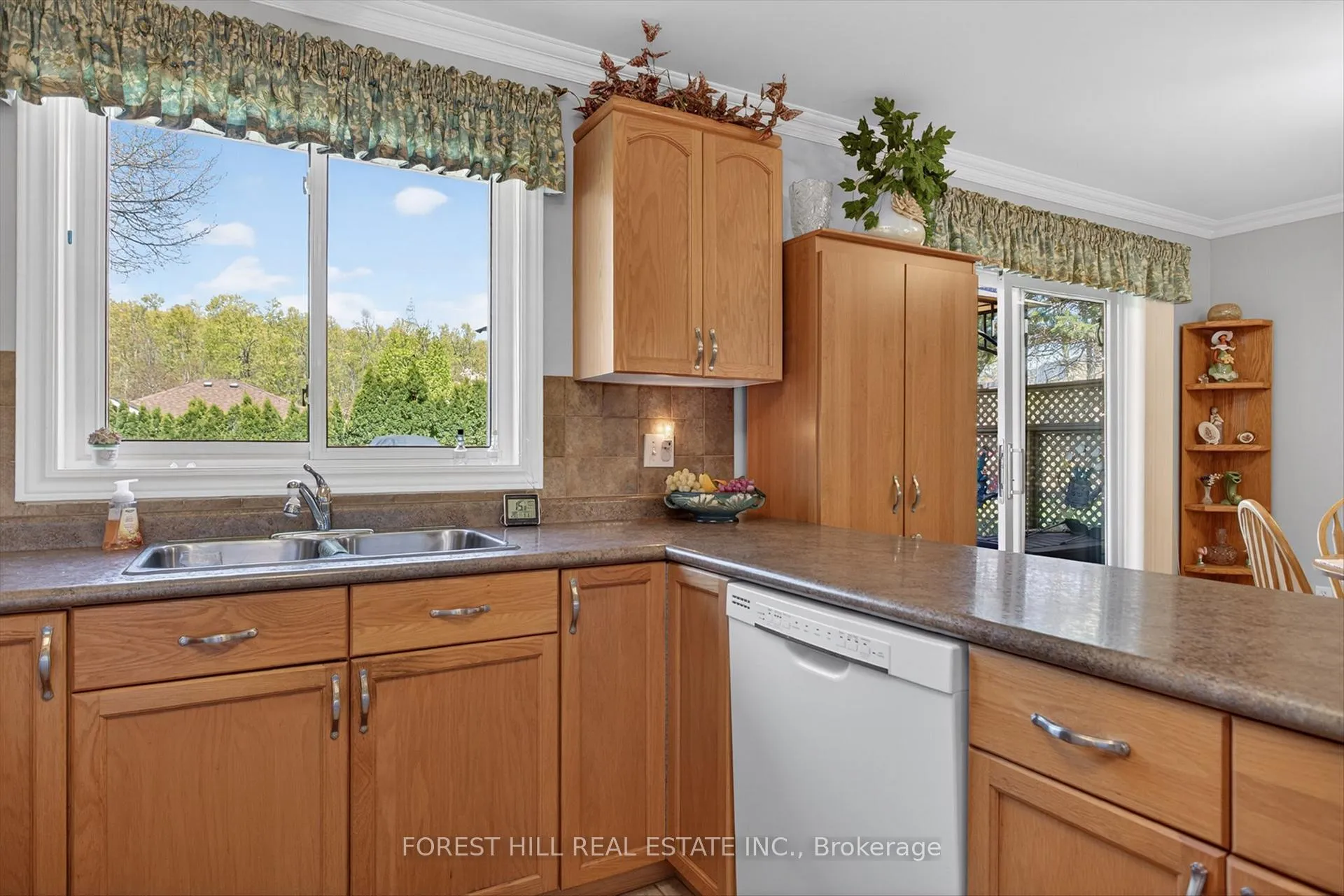 Photo 12 of 2212 Lorraine Drive, Peterborough, Northcrest Ward 5 — HOMEH
