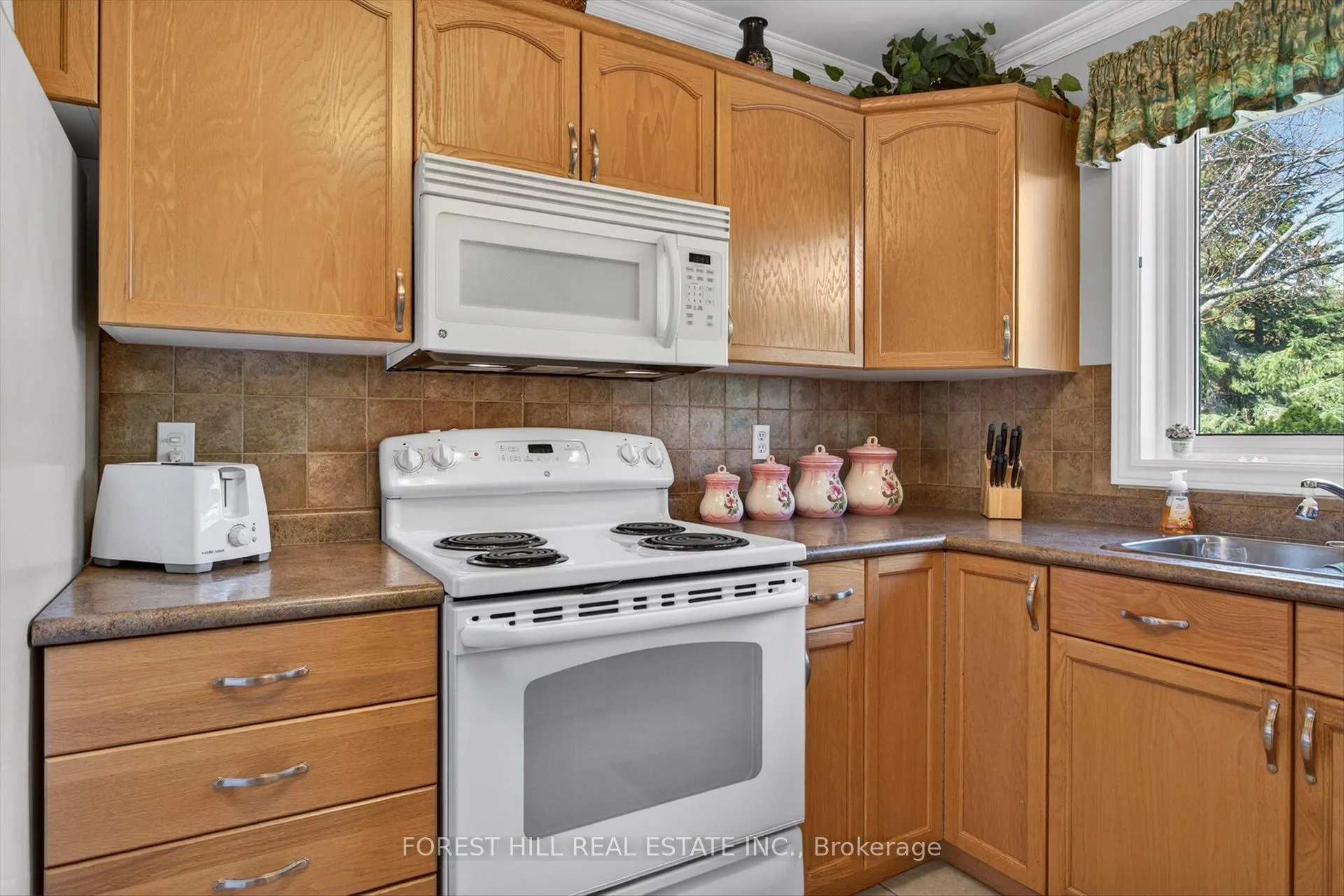 Photo 13 of 2212 Lorraine Drive, Peterborough, Northcrest Ward 5 — HOMEH